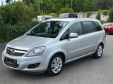 Opel Zafira B Family Plus 1.8 AHK PDC Xenon Klima SHZ - Opel Zafira mit Benzin-Antrieb: Kleinbus, 1.8