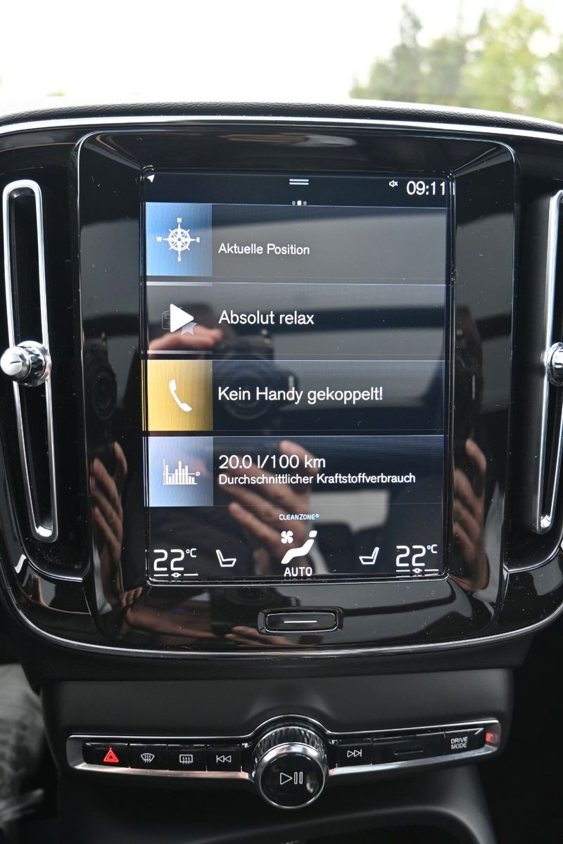 Fahrzeugabbildung Volvo XC40 T3 R Design *PANO*RFK*H&K*Leder*