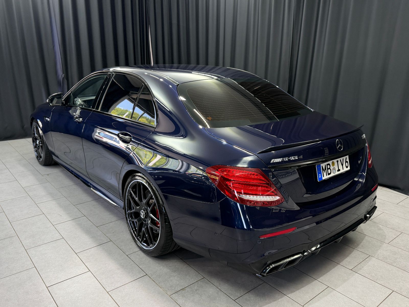 Fahrzeugabbildung Mercedes-Benz E 63 S AMG 4Matic+ |3D-BURMESTER|VOLL