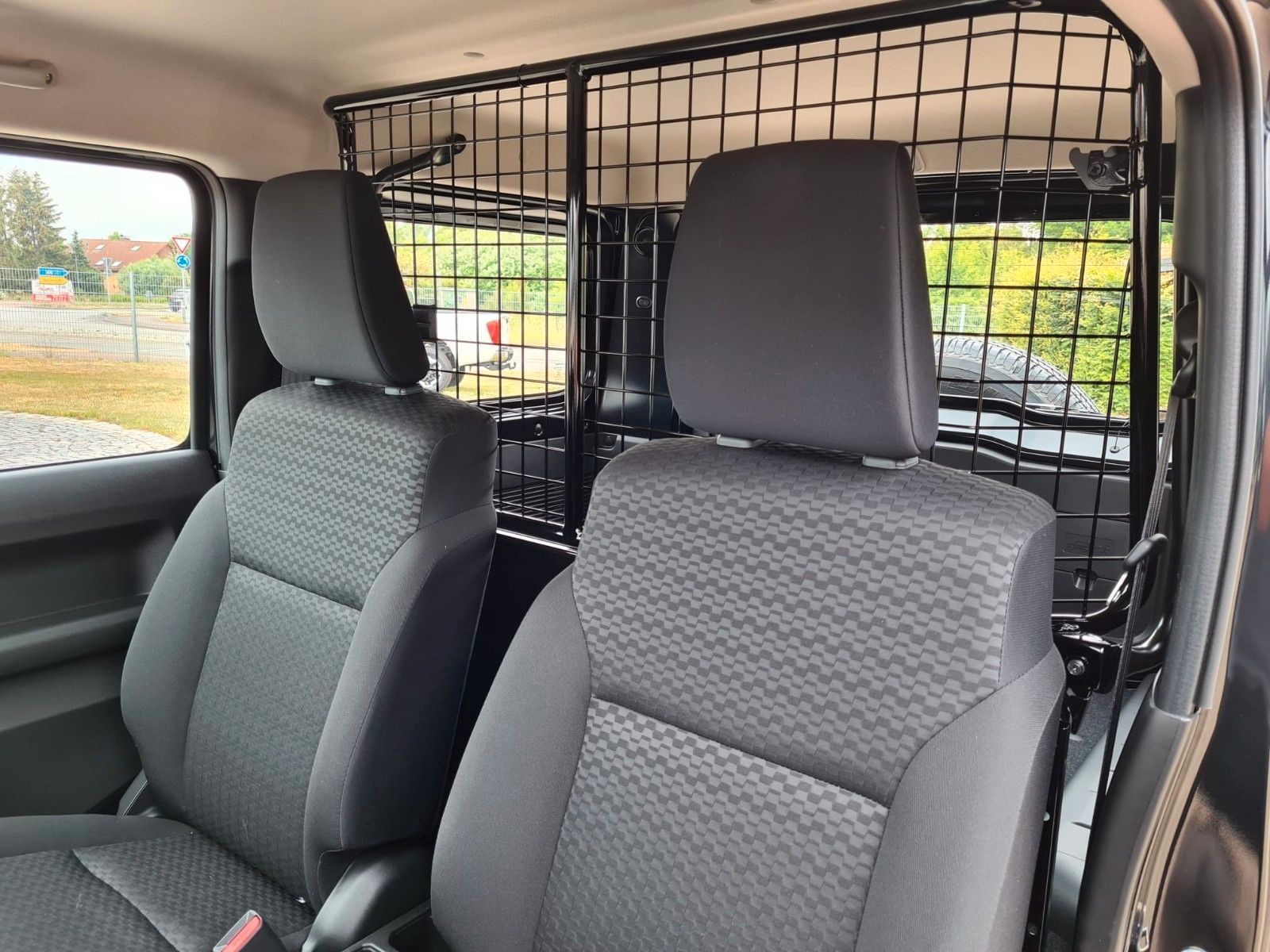 Fahrzeugabbildung Suzuki Jimny 1.5 4WD Allgrip KLIMA+SHZ+TEMPOM.+AHK