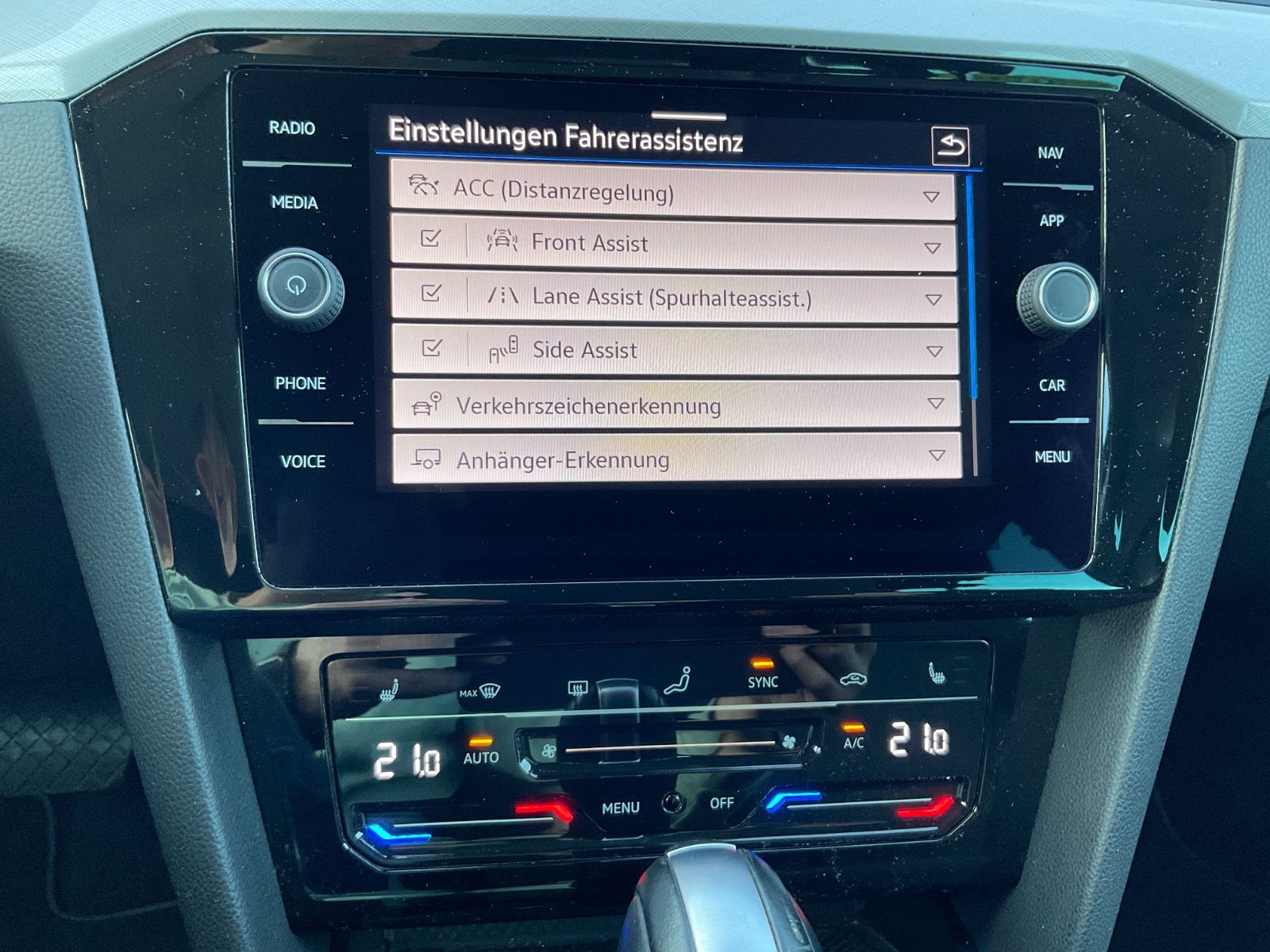 Fahrzeugabbildung Volkswagen Passat Variant 2.0 TDI DSG Busi,Kamera,AHK,LED