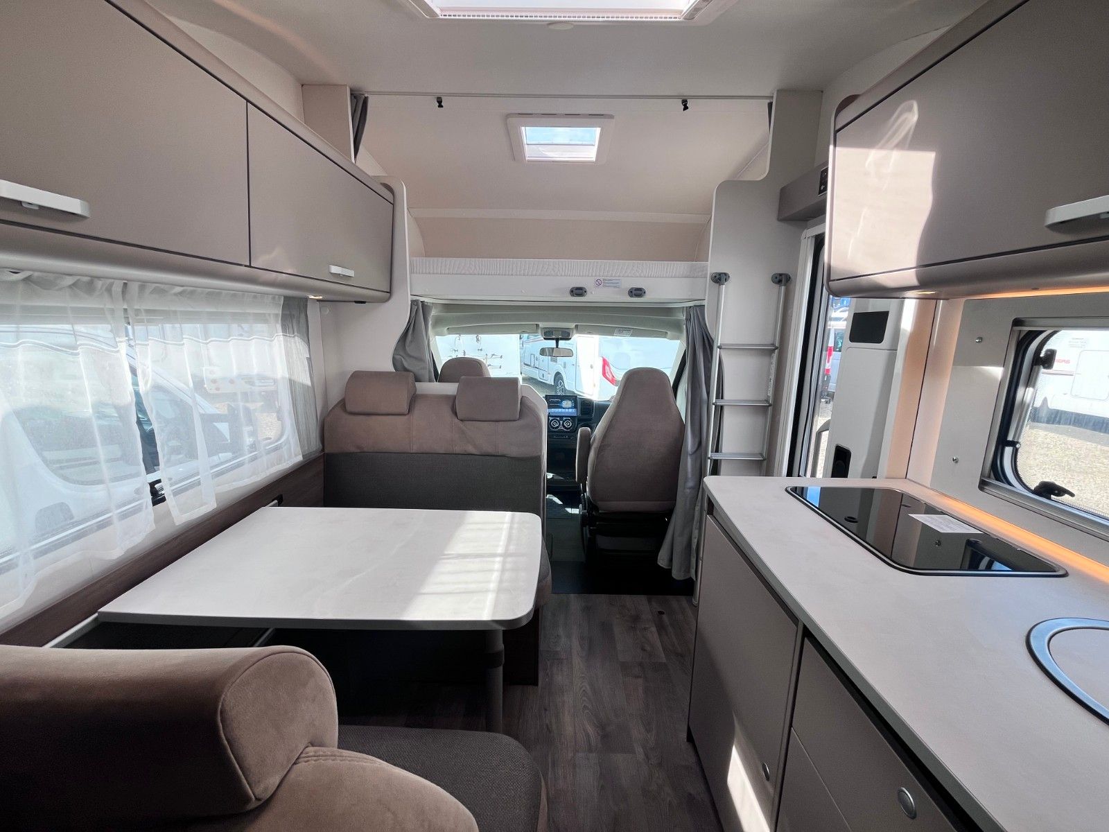 Fahrzeugabbildung Carado A-464 pro 2025 -Markise, Fahrradträger-