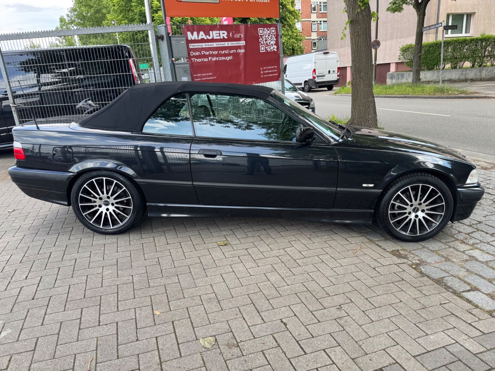 Fahrzeugabbildung BMW 320