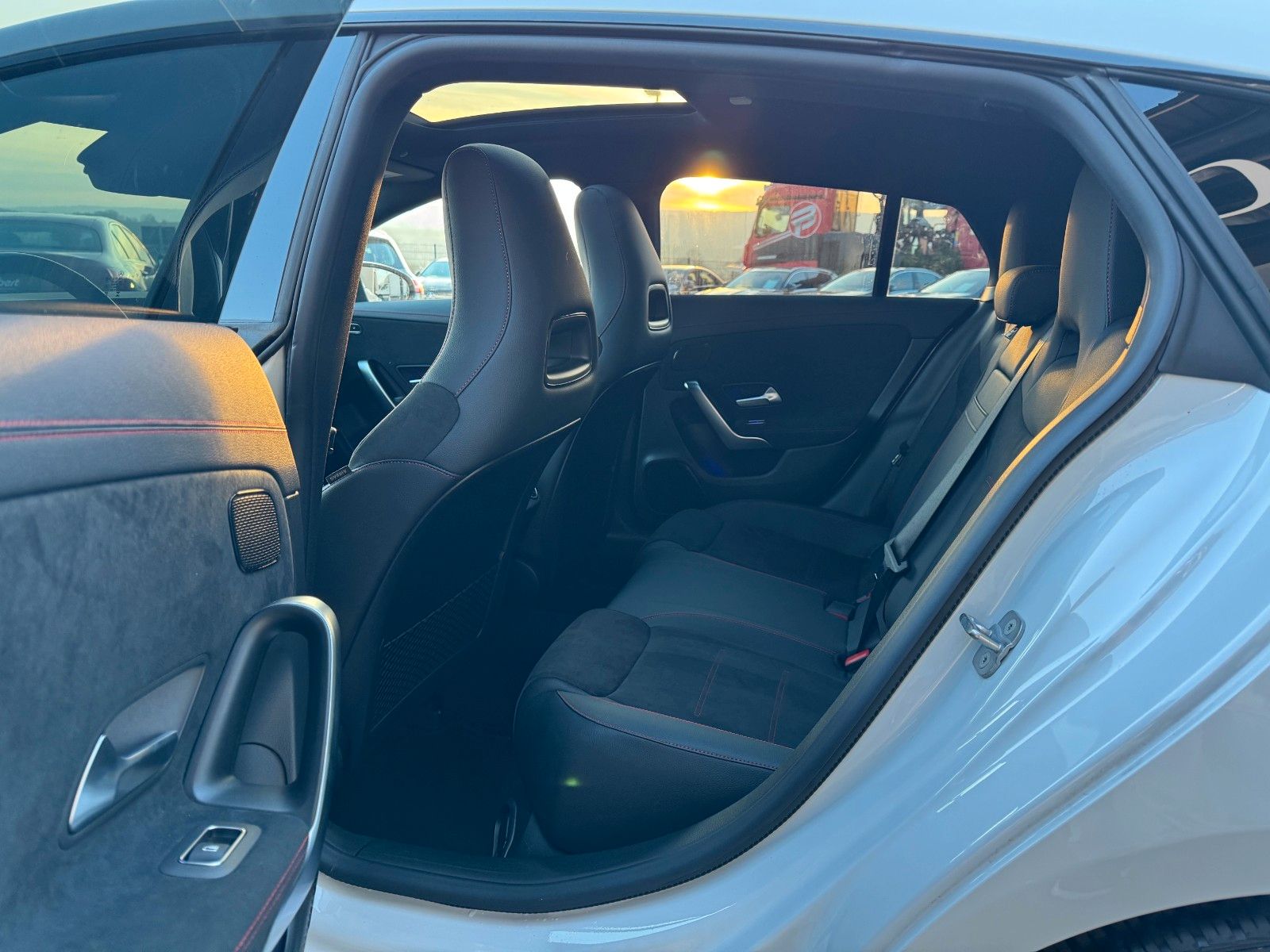 Fahrzeugabbildung Mercedes-Benz CLA 200 SB+AMG+Pano+Distr+Ambiente+Night+RFK