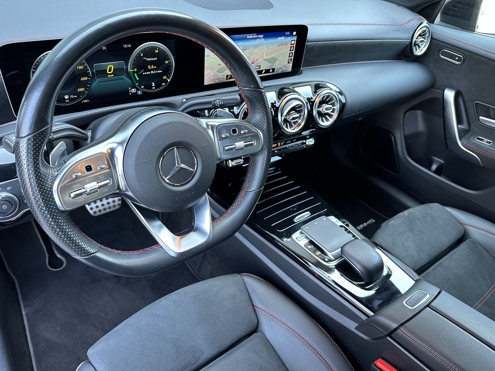 Fahrzeugabbildung Mercedes-Benz CLA 220 Shooting Brake d AMG-Line NAV+LED+KAM+PP