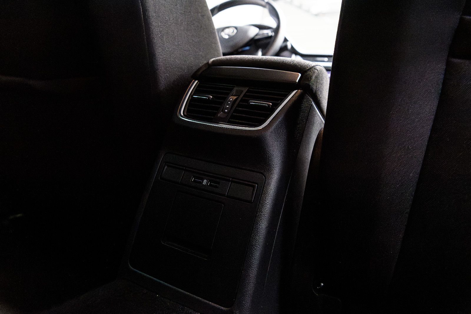 Fahrzeugabbildung SKODA Octavia Combi Tour 1.0 +NAVI+LED+el.Heckkl.+MFL