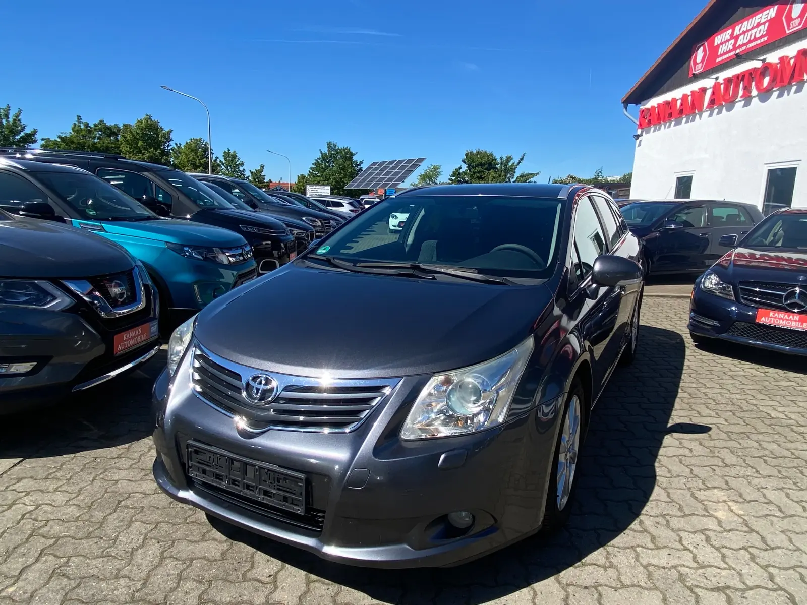 Toyota Avensis 2011 — photo 28