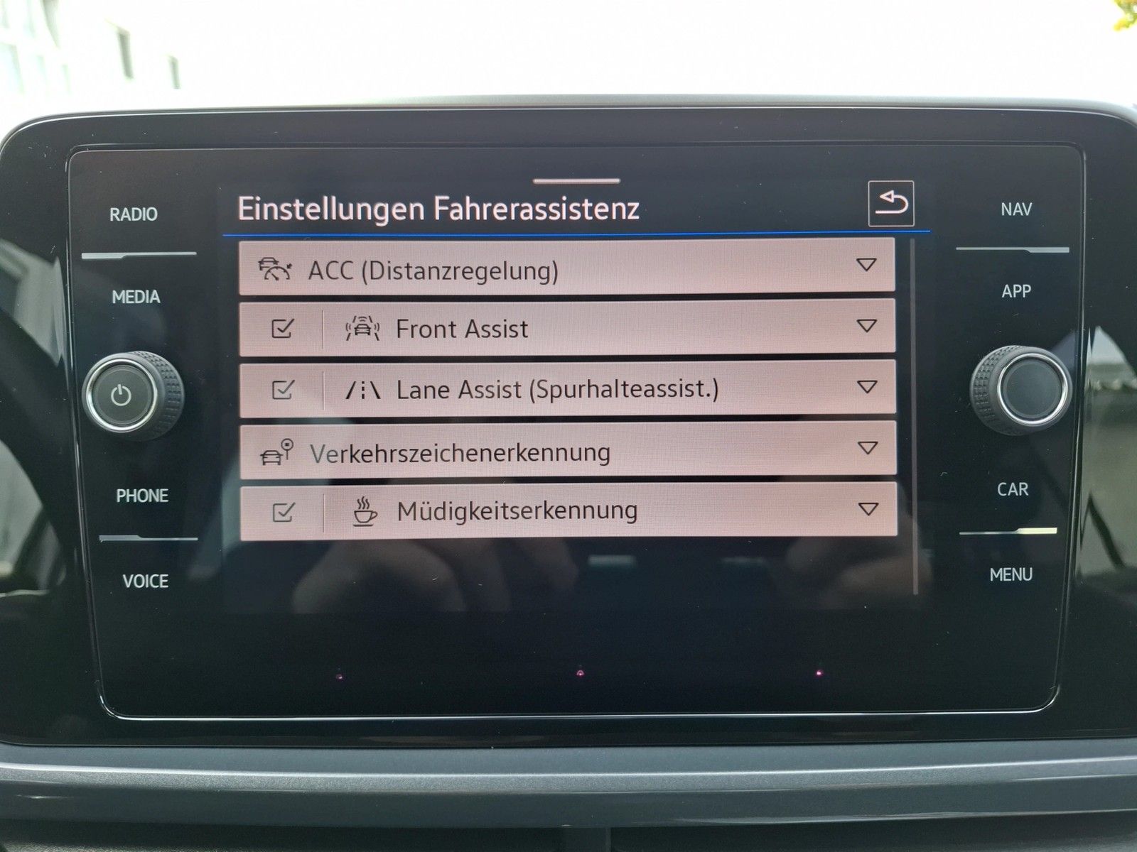 Fahrzeugabbildung Volkswagen T-Roc TSI Style DSG LEDplus Navi AID ACC RFK SH