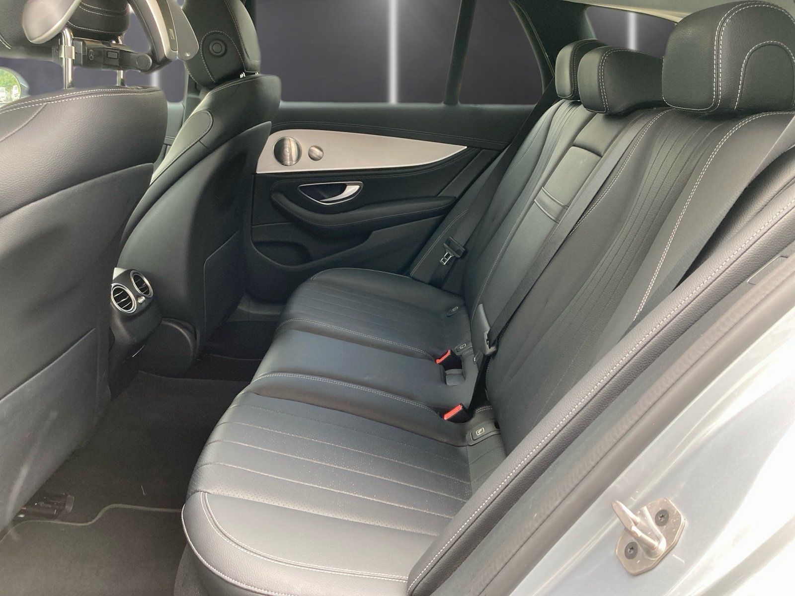 Fahrzeugabbildung Mercedes-Benz E 200 T Exclusive*Standheizung*360*MultiBeam*HUD