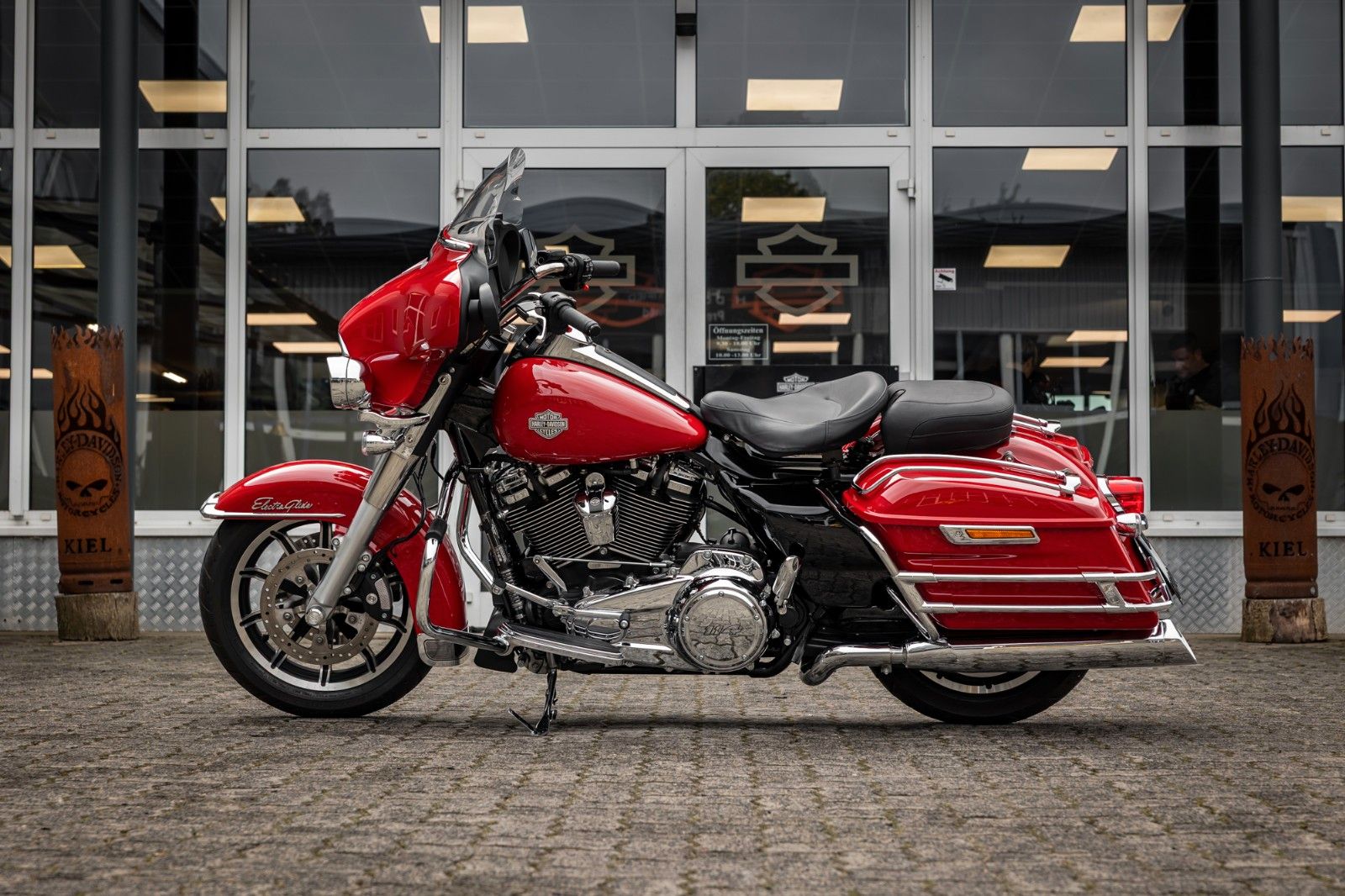 Fahrzeugabbildung Harley-Davidson FLHTP Electra Glide Standard - Firefighter