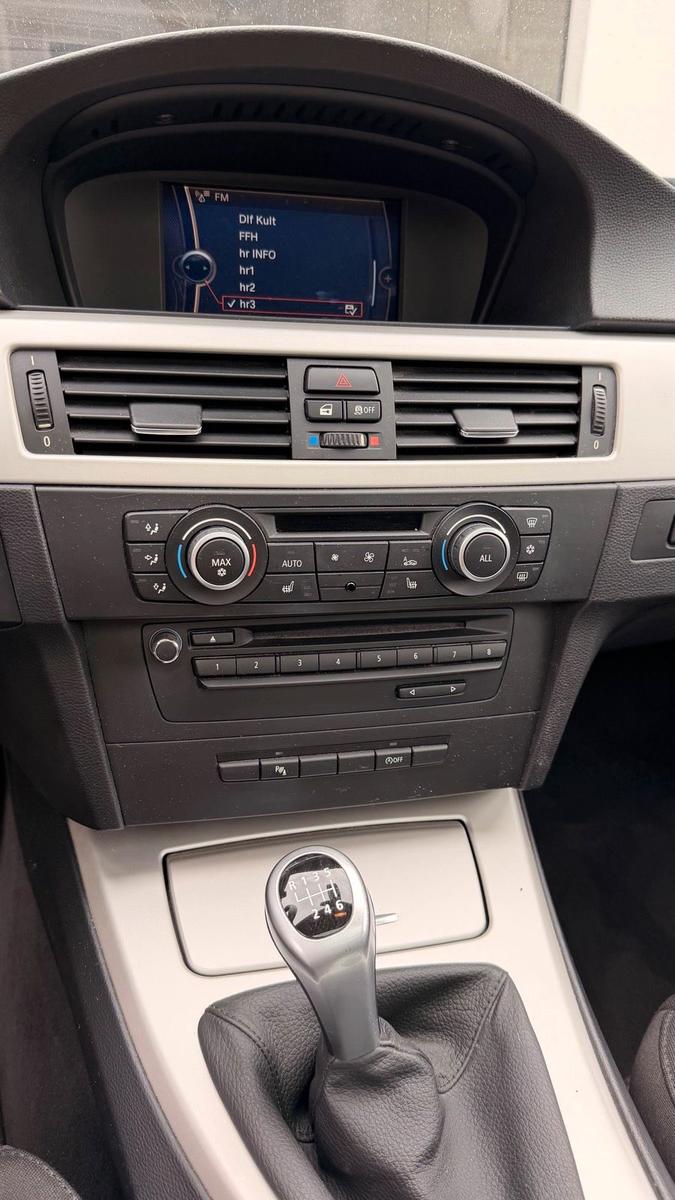 BMW 318 2011 — photo 12