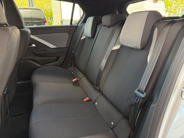 Fahrzeugabbildung Opel Astra Edition 1.2l 130PS Navi/Kamera!