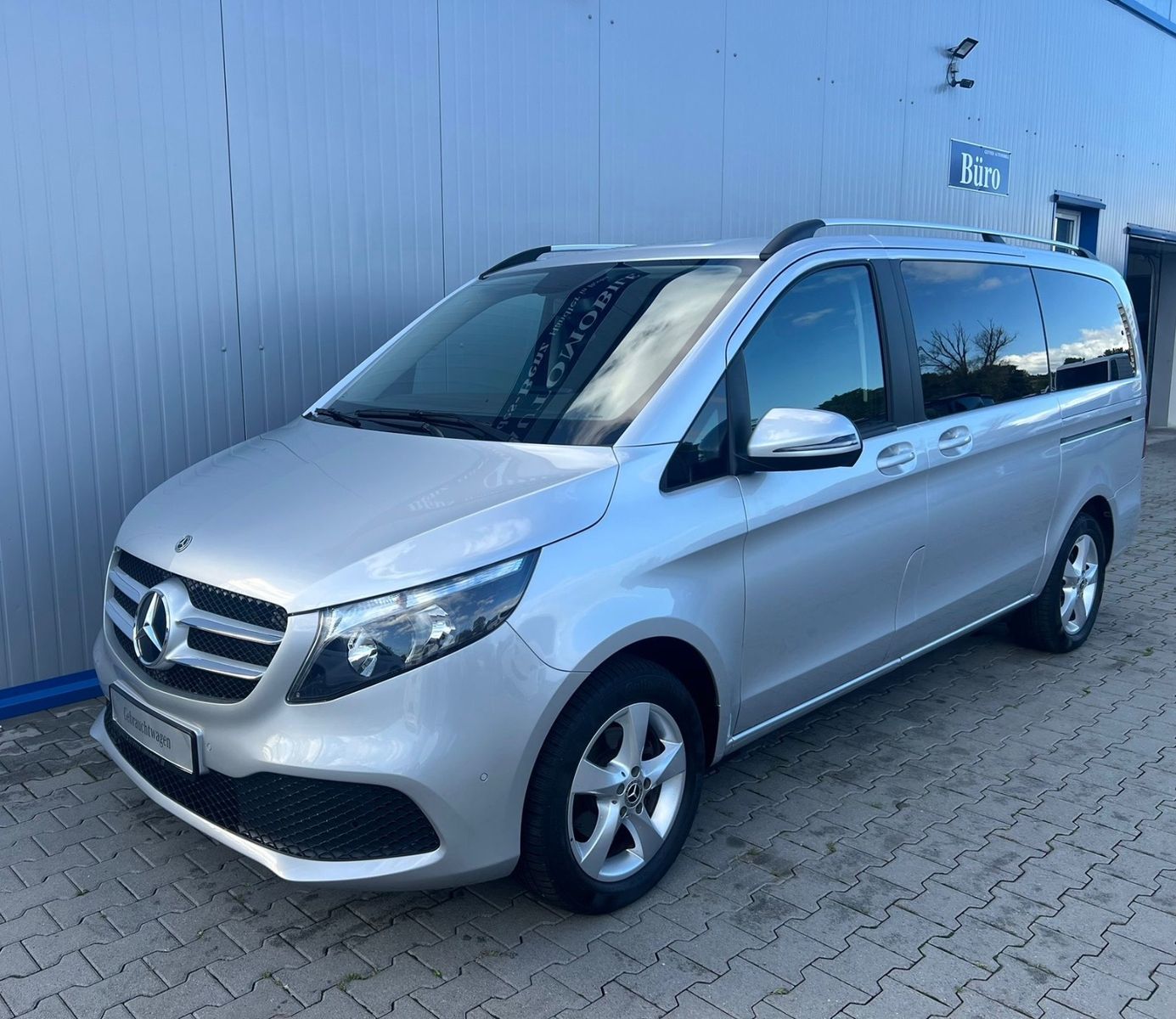 MERCEDES-BENZ V 220 d LANG 9G LIEGEPAKET NAVI MBUX AHK 7-SITZE