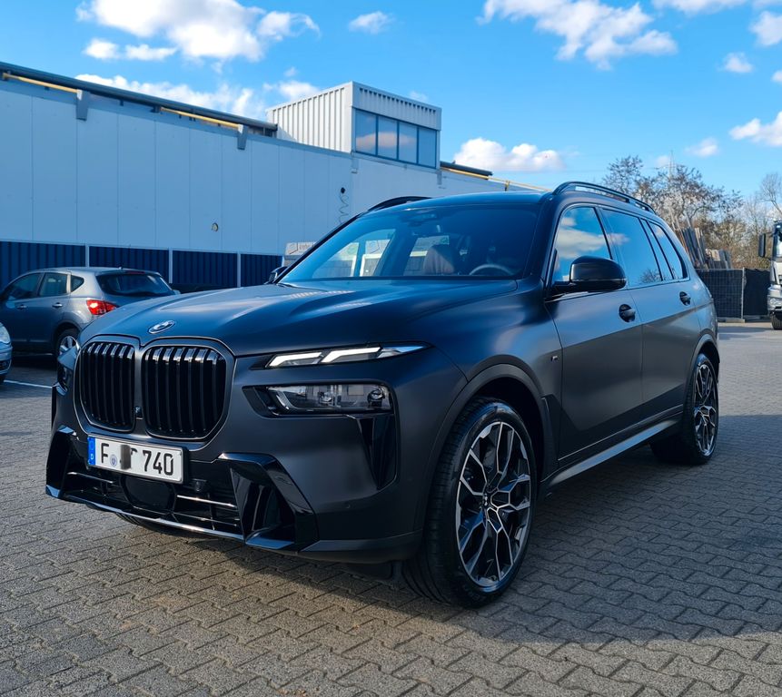 Image of BMW X7
