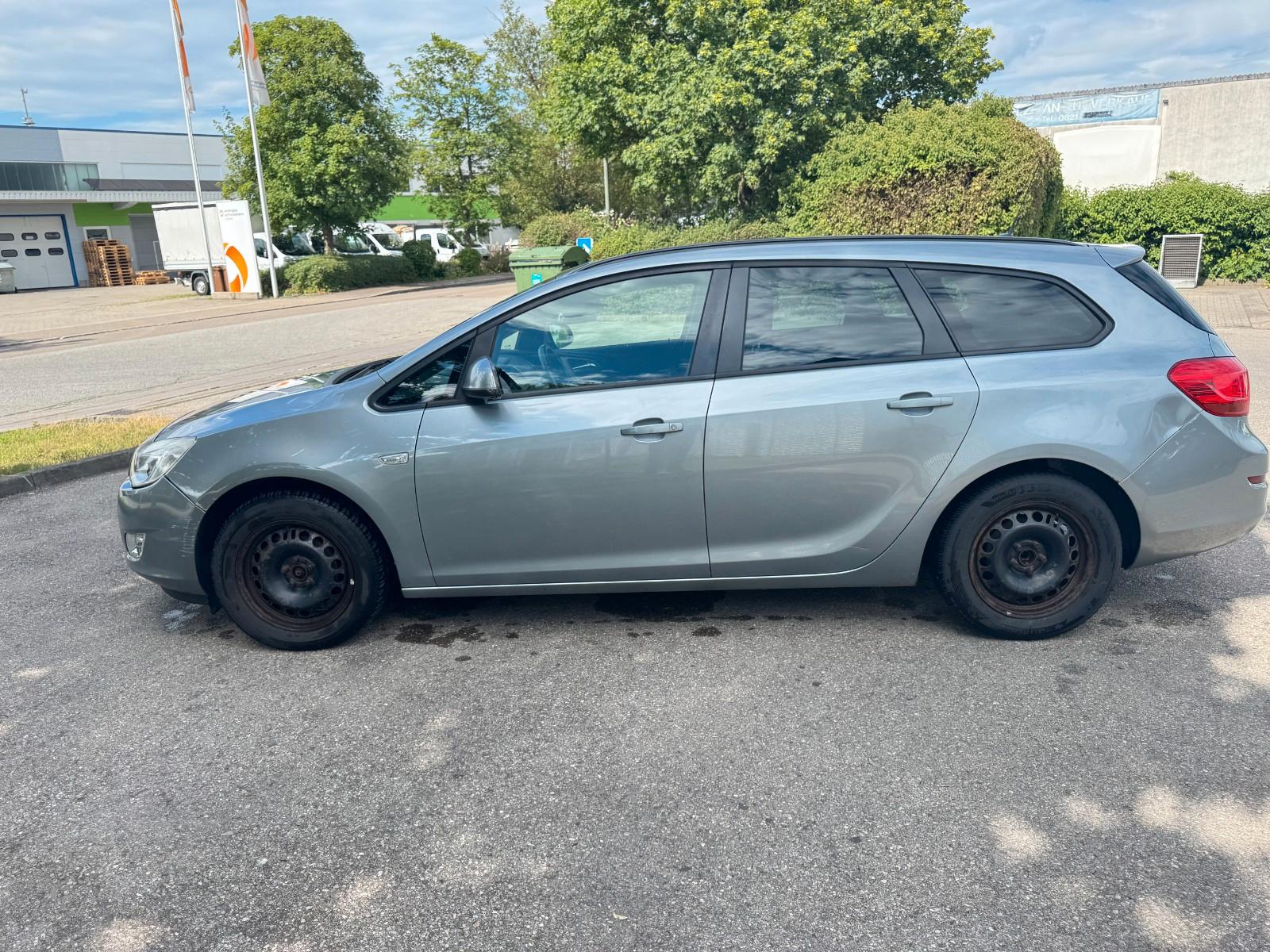 Opel Astra 2011 — photo 8
