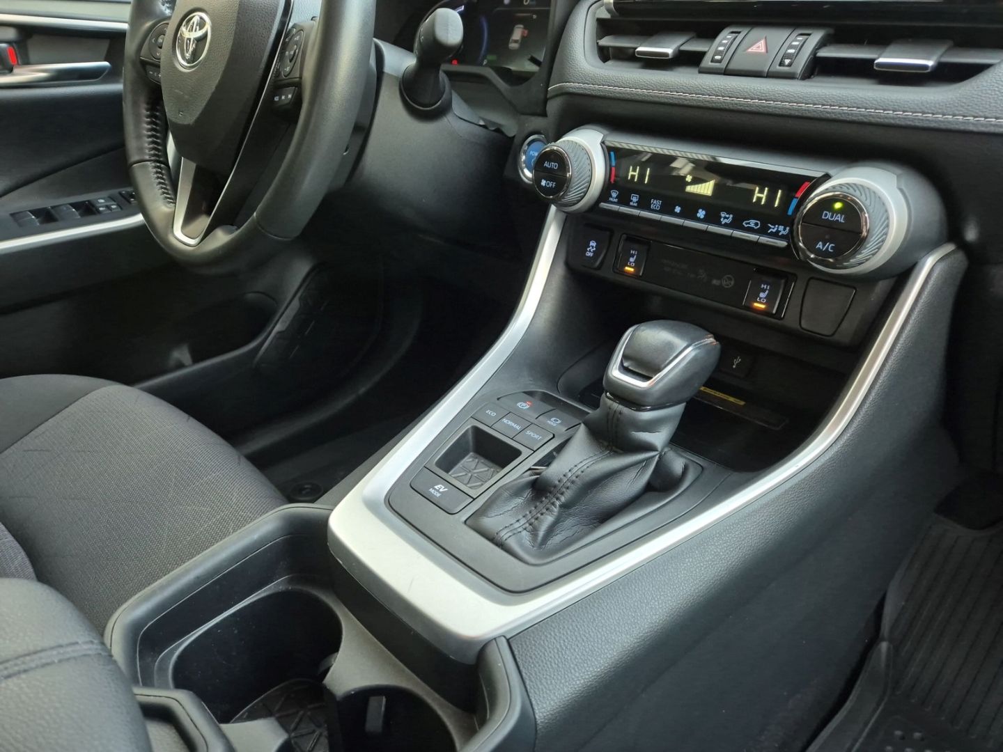 Fahrzeugabbildung Toyota RAV 4 4x2 Team D Hybrid 2.5 Navi LED ACC El. He