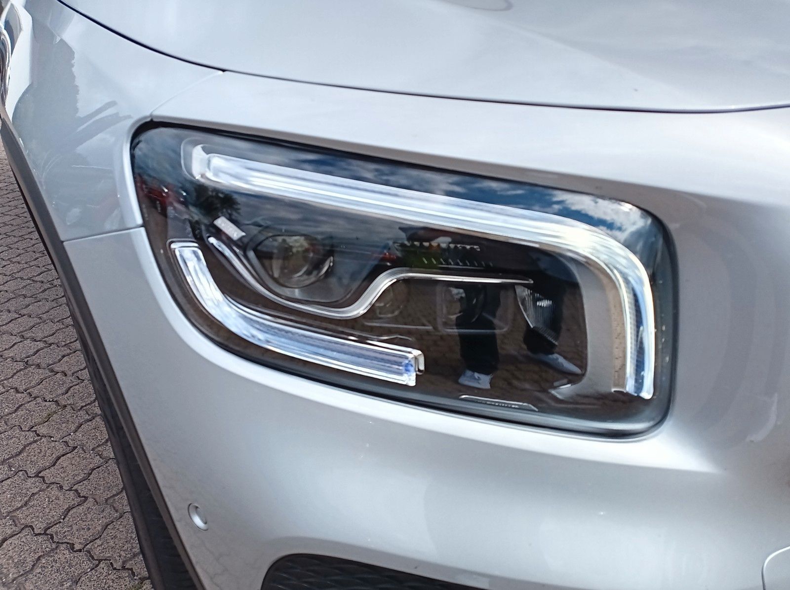 Fahrzeugabbildung Mercedes-Benz GLB 200+DISTRONICPLUS+PANO+AHK+SH+NIGHTPAKET++++