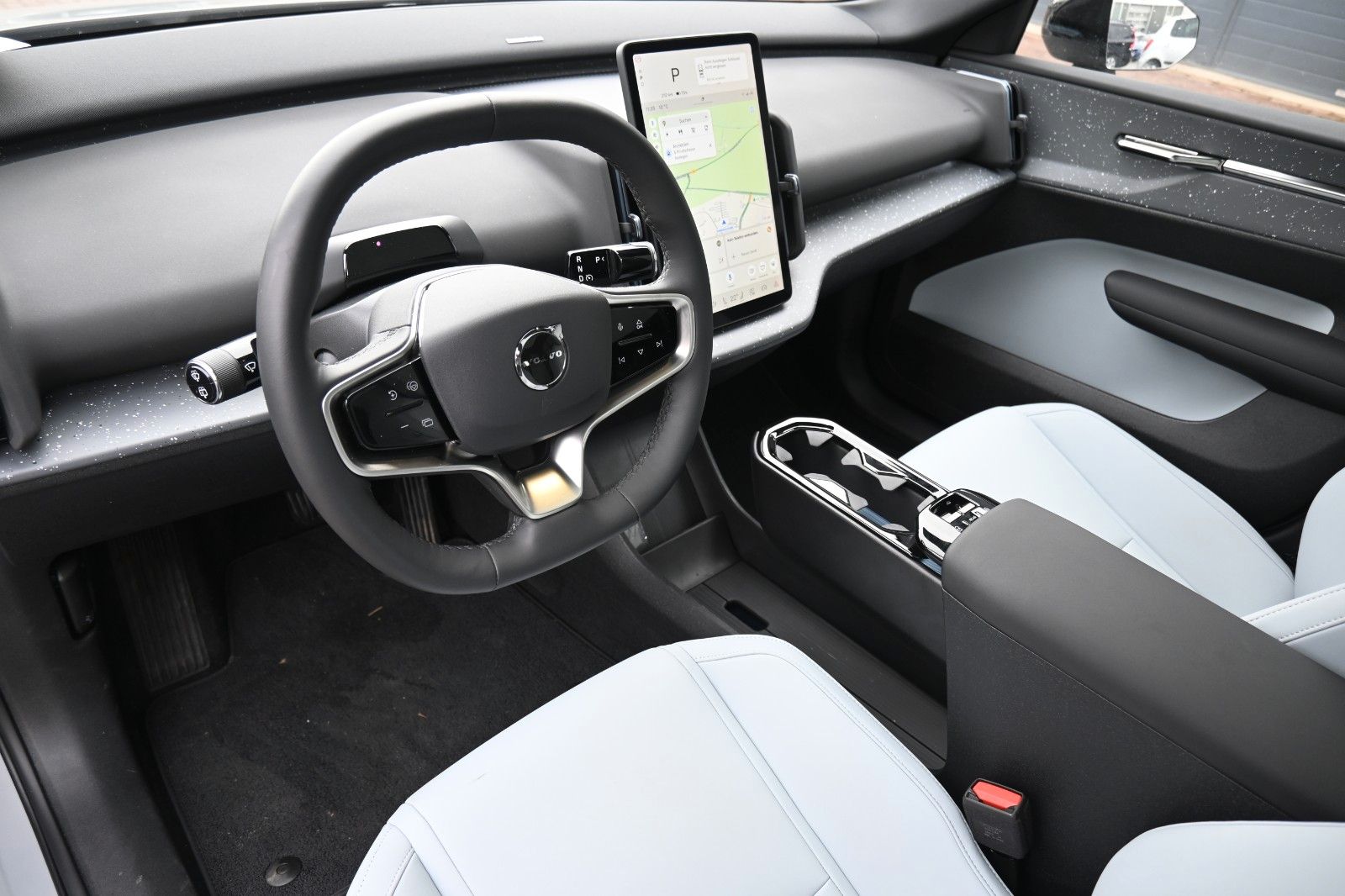 Fahrzeugabbildung Volvo EX30 Twin Performance AWD Ultra*PANO*ACC*20"