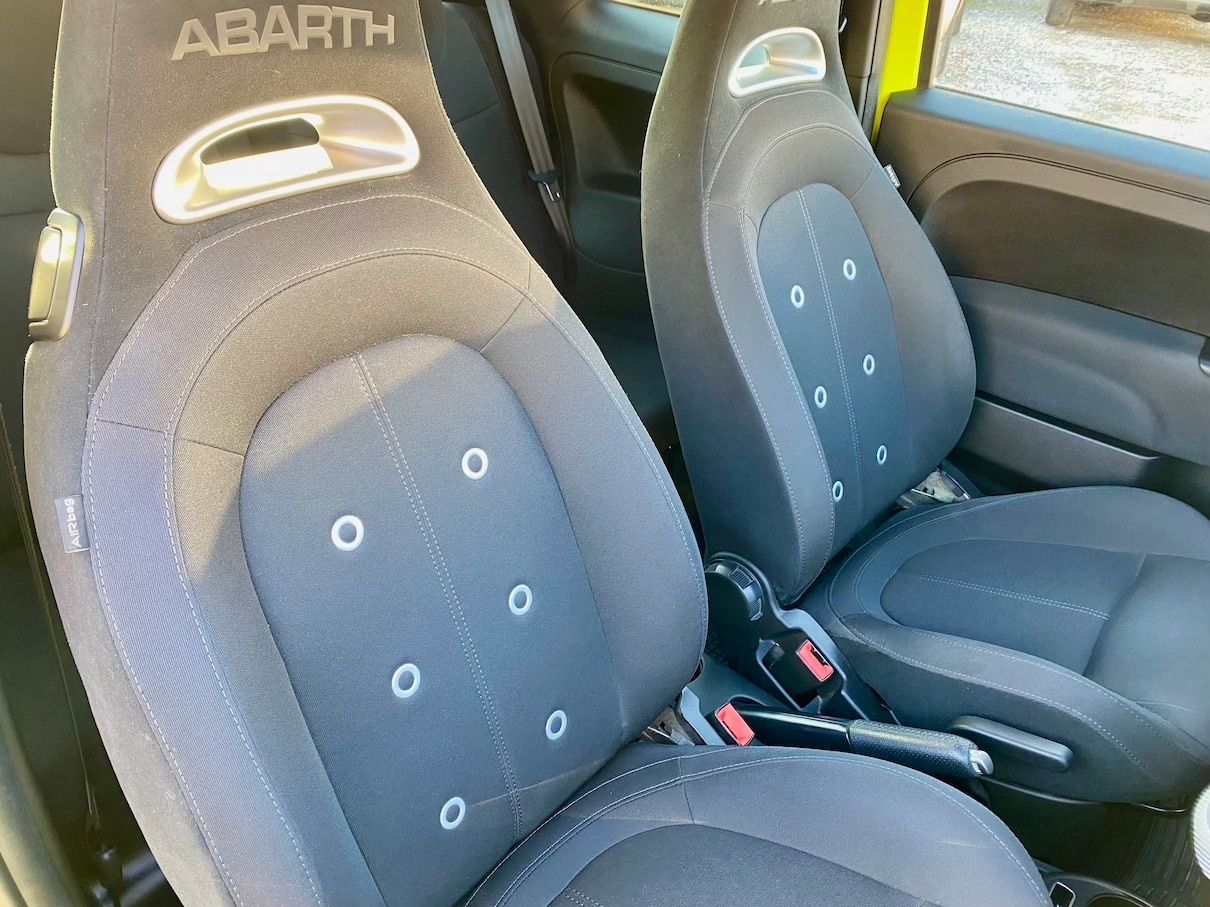 Fahrzeugabbildung Abarth 595 Pista AAC CARPLAY PDC L+R SENSOR