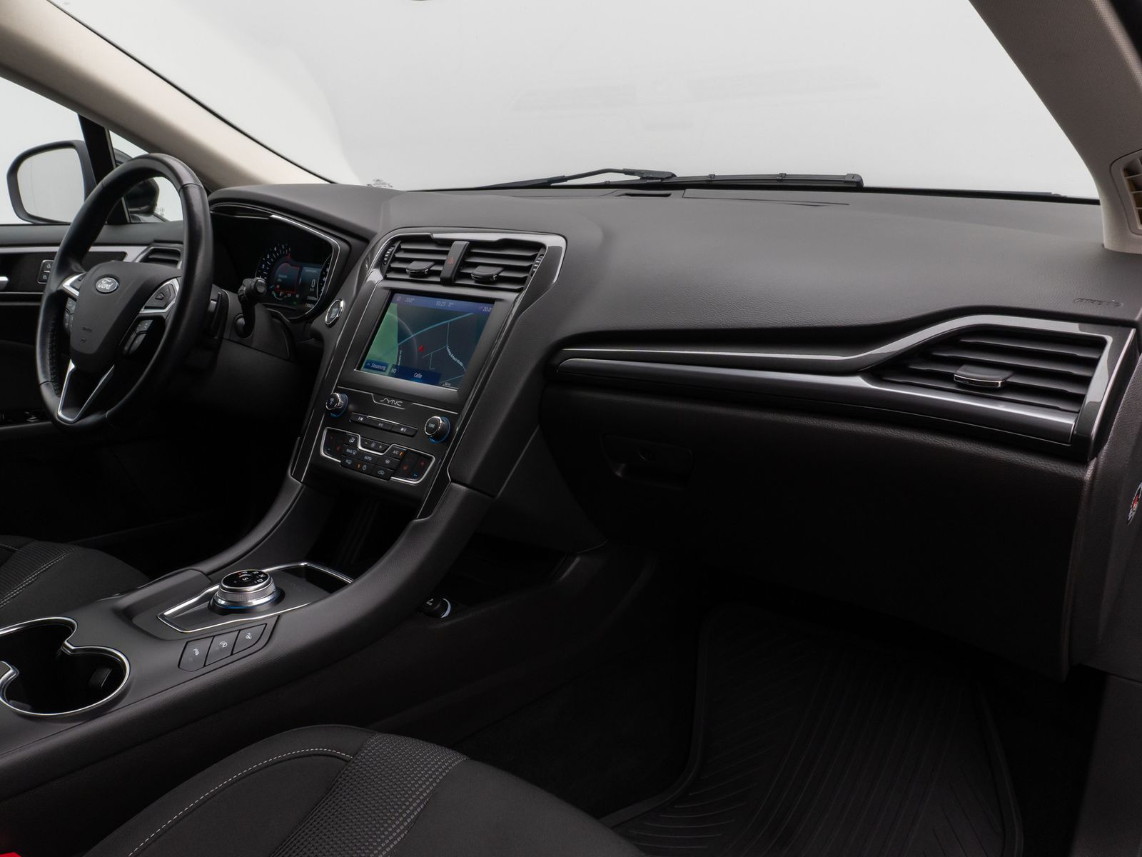 Fahrzeugabbildung Ford Mondeo Turnier Titanium Kamera AHK Winter 8fach