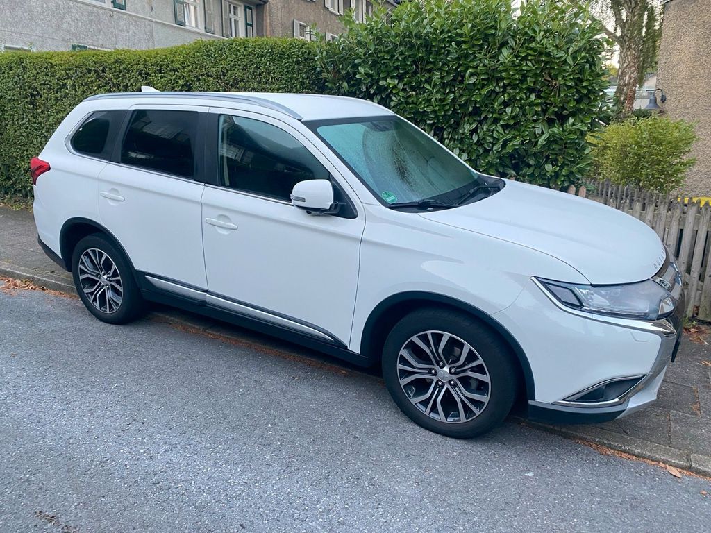Image of Mitsubishi Outlander
