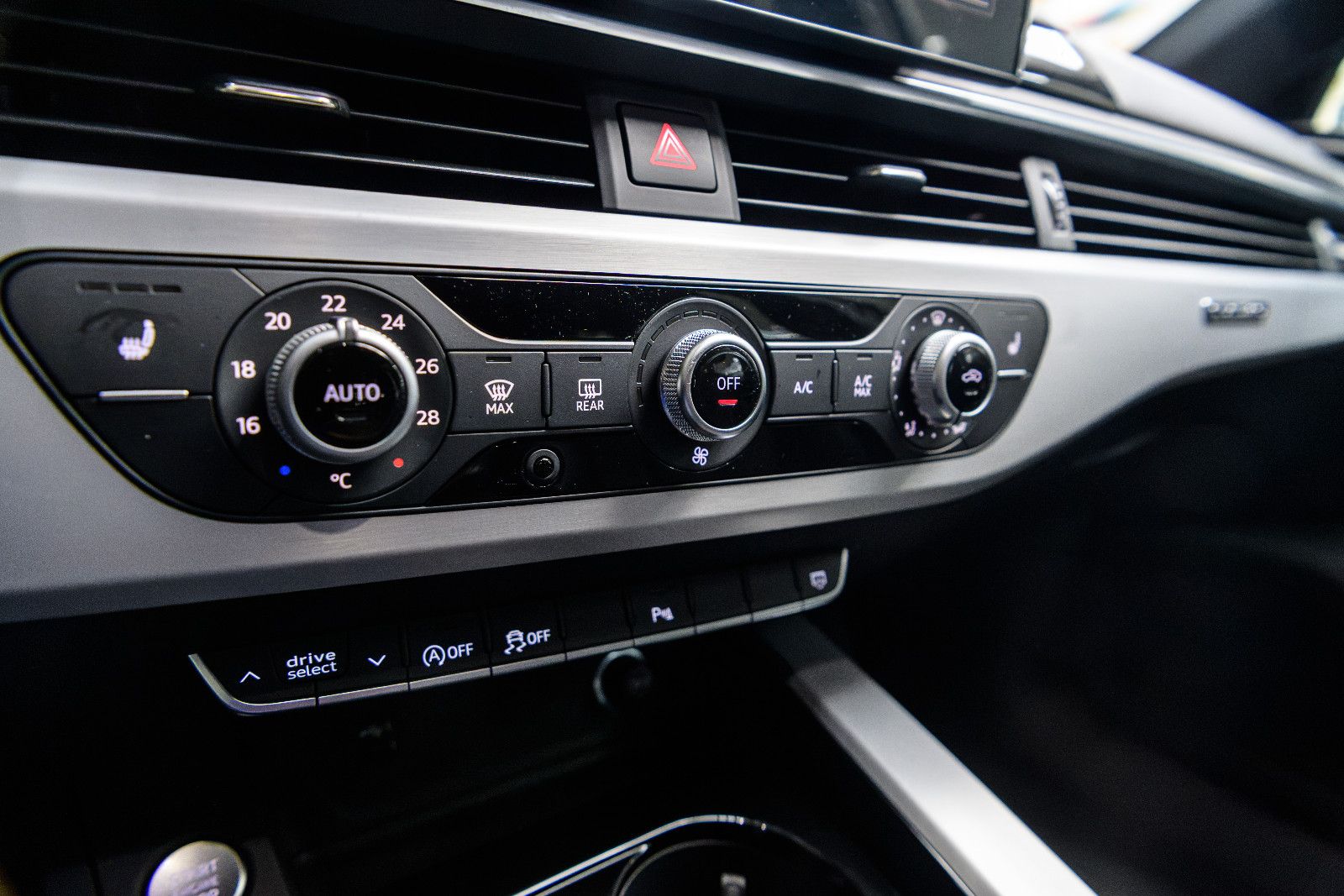 Fahrzeugabbildung Audi A4 Avant 40 TDI quattro advanced + Kamera +