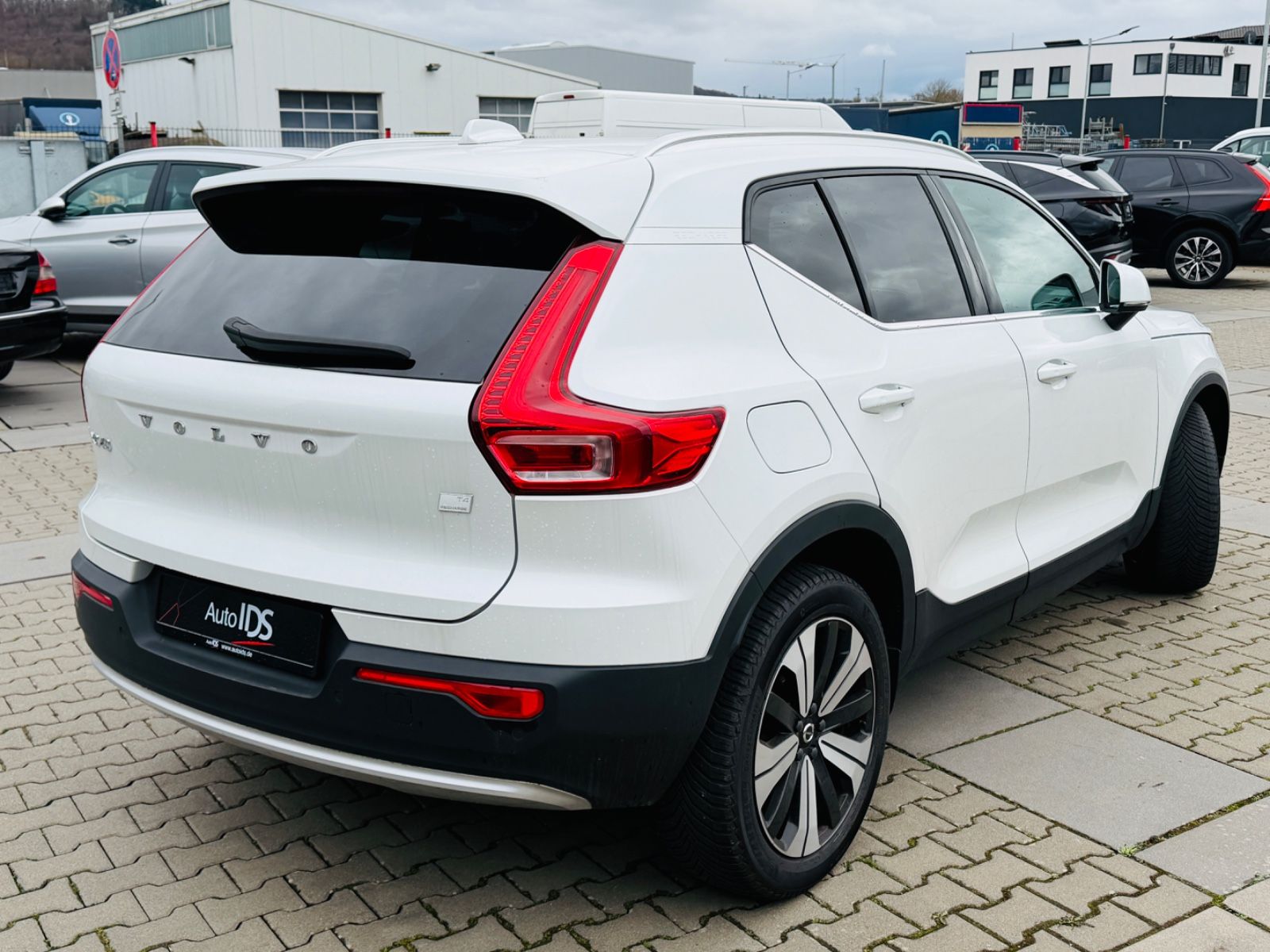 Volvo XC40 Core Recharge Plug-In Hybrid Standheizung foto 5