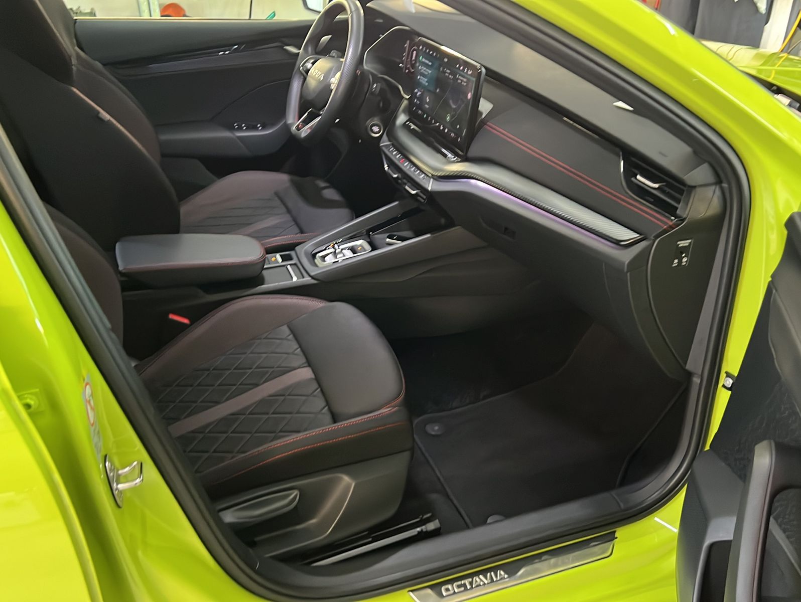 Skoda Octavia 2.0 TSI RS DSG*Pano*Navi*Kessy*SideAssis foto 23