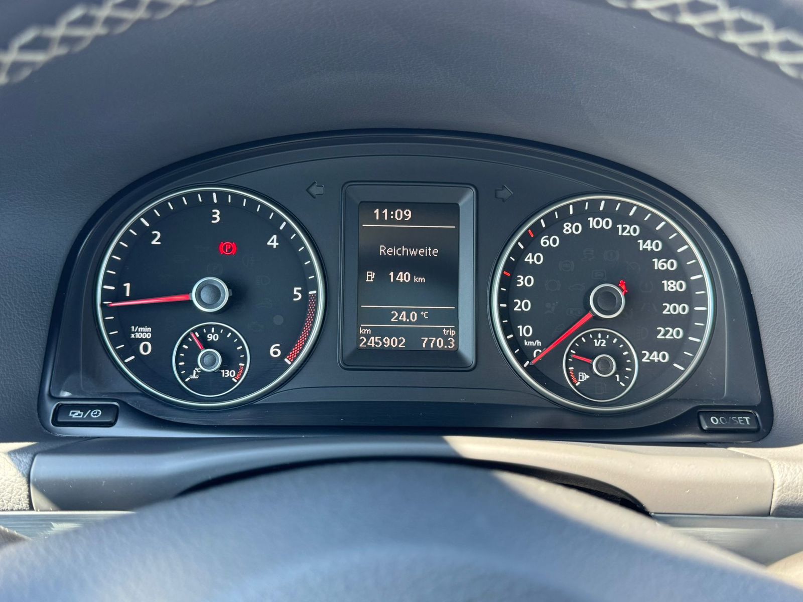Fahrzeugabbildung Volkswagen Touran 2.0 TDI Cup PANO*BI-XENON*KLIMA*PDC*SHZ