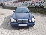 Mercedes-Benz Mercedes W210 Limousine Dunkelblau (Anrufe... - Mercedes-Benz 210 d