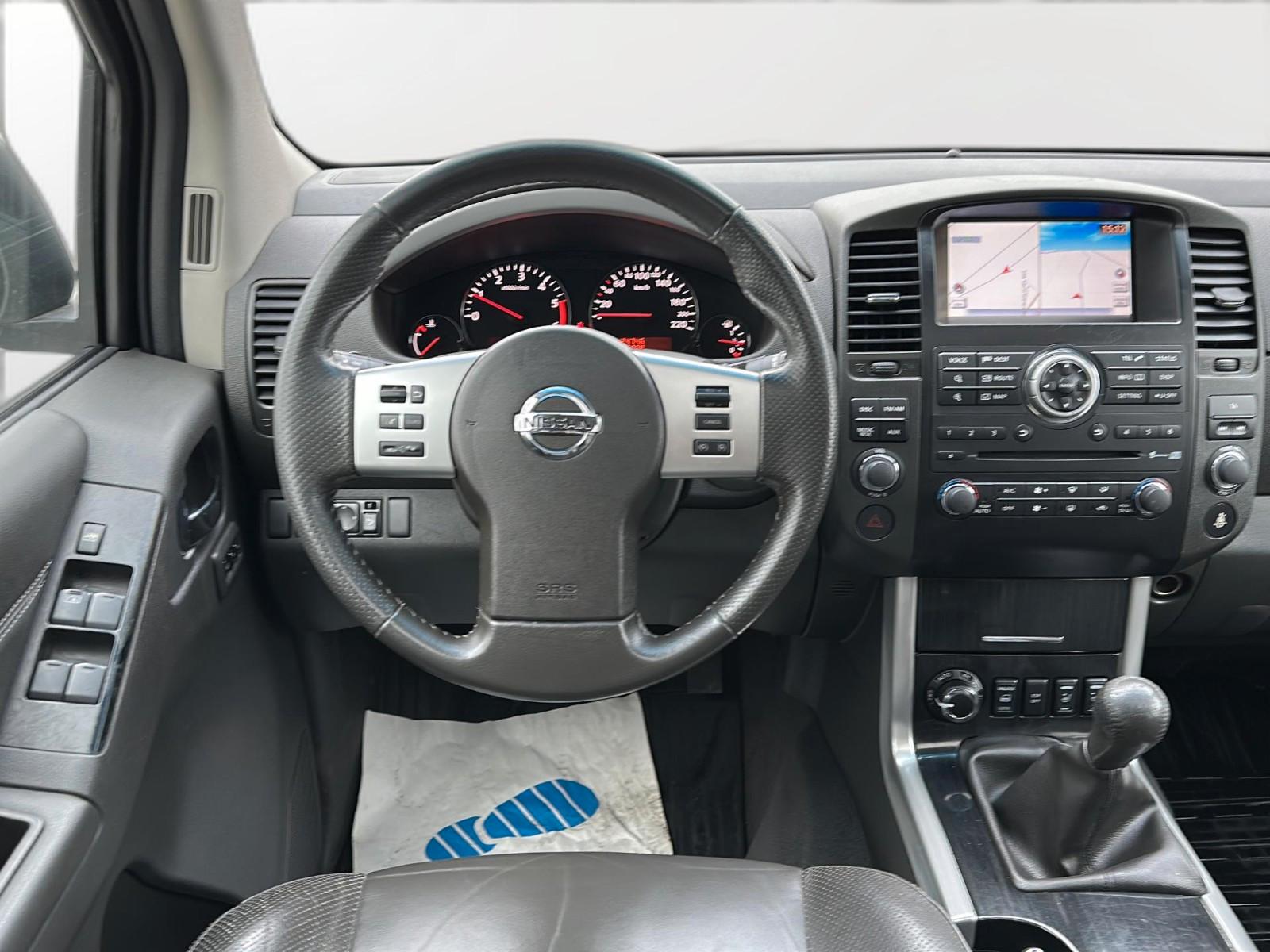 NISSAN PATHFINDER 2.5 dCi 190ch LE 4X4 - 7 PLACES - TOIT PANORAMIQUE - INTERIEUR CUIR CHAUFFANT - GPS - ATTELAGE