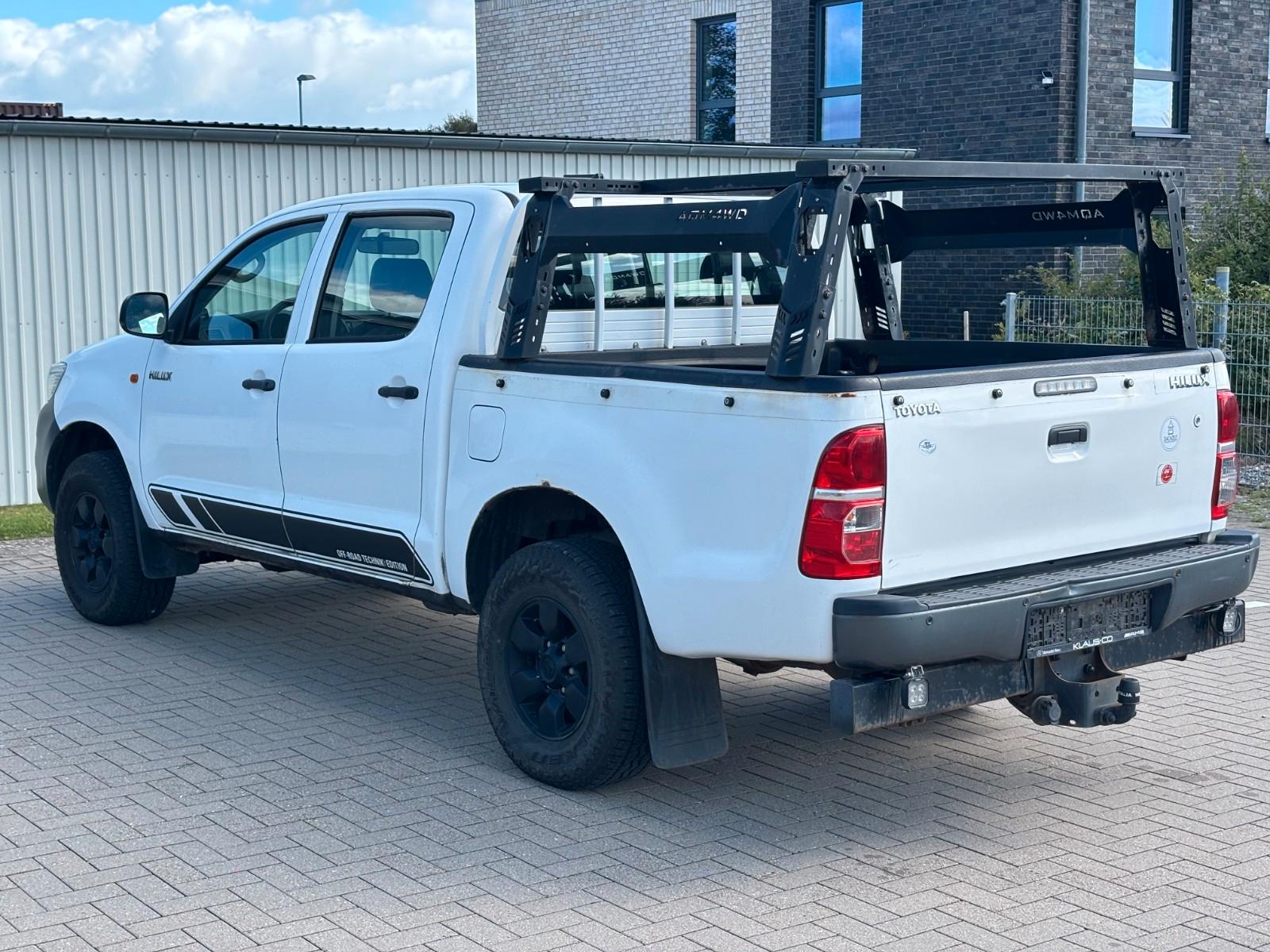 Toyota Hilux Double Cabine 2.5 144ch BVM - Carnet entretien - Attelage - Pneus toutes saisons