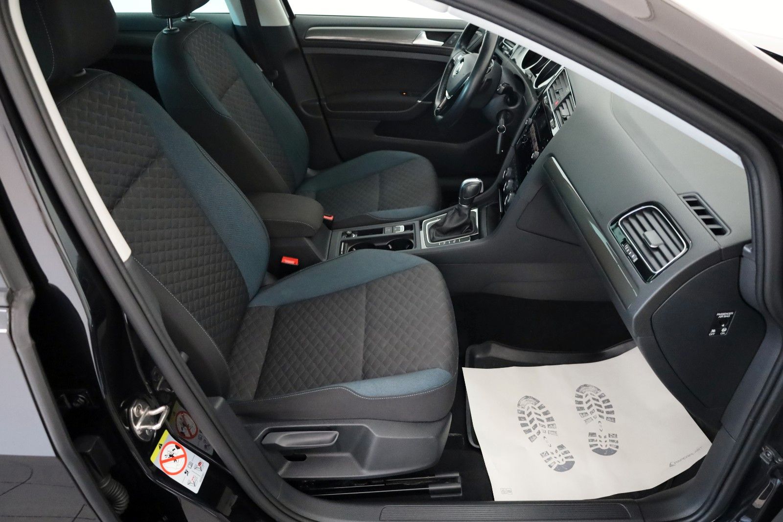 Fahrzeugabbildung Volkswagen Golf VII Lim. IQ.DRIVE Navi,LED,ACC,SH,PDC,SR+WR