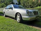Mercedes-Benz E 240 AVANTGARDE  TÜV neu - gebrauchte Mercedes-Benz E 240 aus dem Jahr 1999
