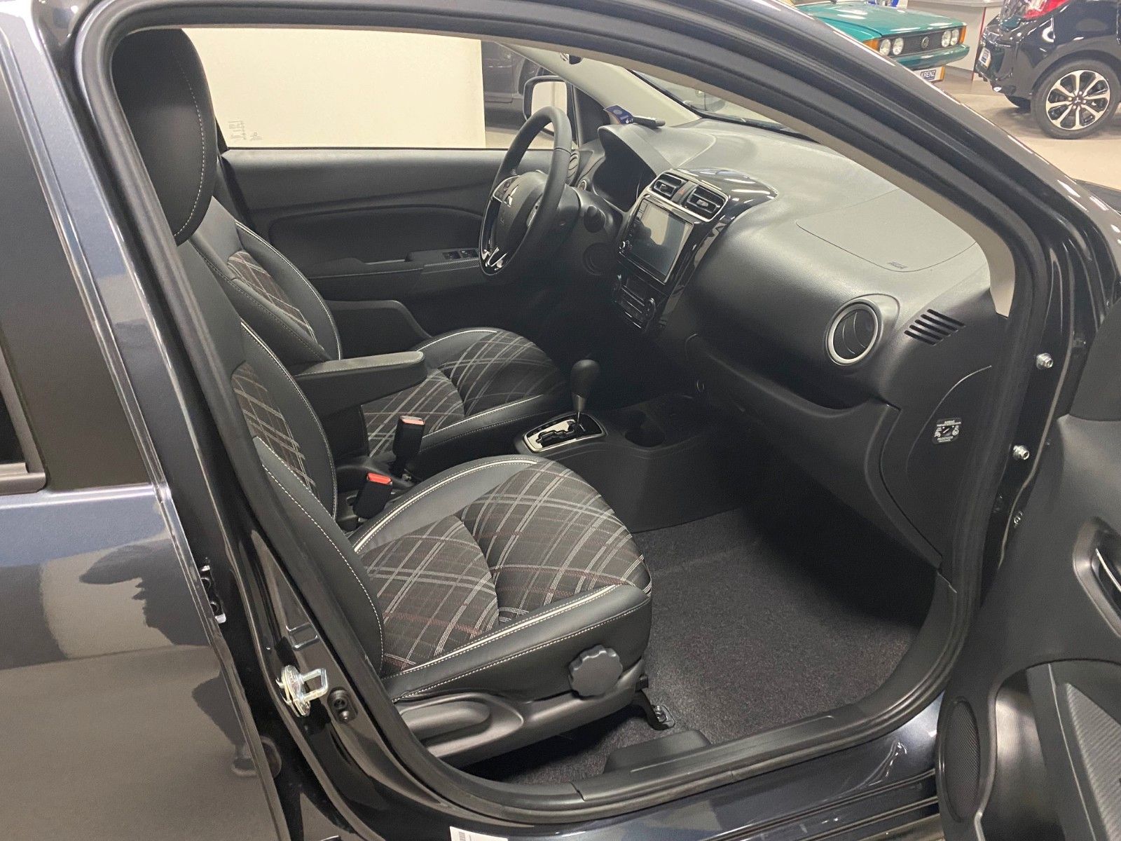 Fahrzeugabbildung Mitsubishi Space Star 1.2 Top CVT+KAMERA+KLIMATRONIC+15"ALU