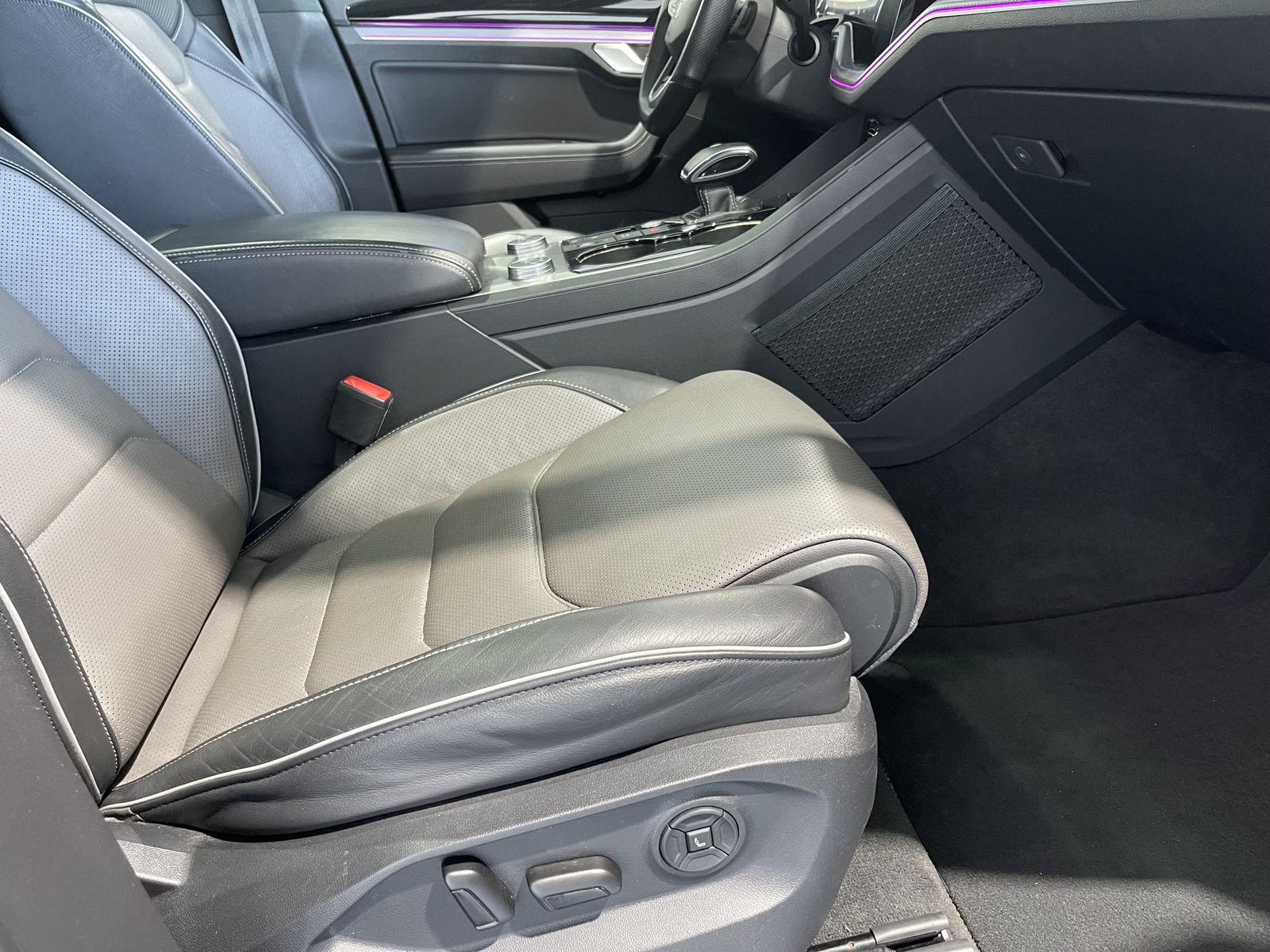 Fahrzeugabbildung Volkswagen Touareg 3.0 TDI*R-Line*4Motion*AHK*Leder*Pano*