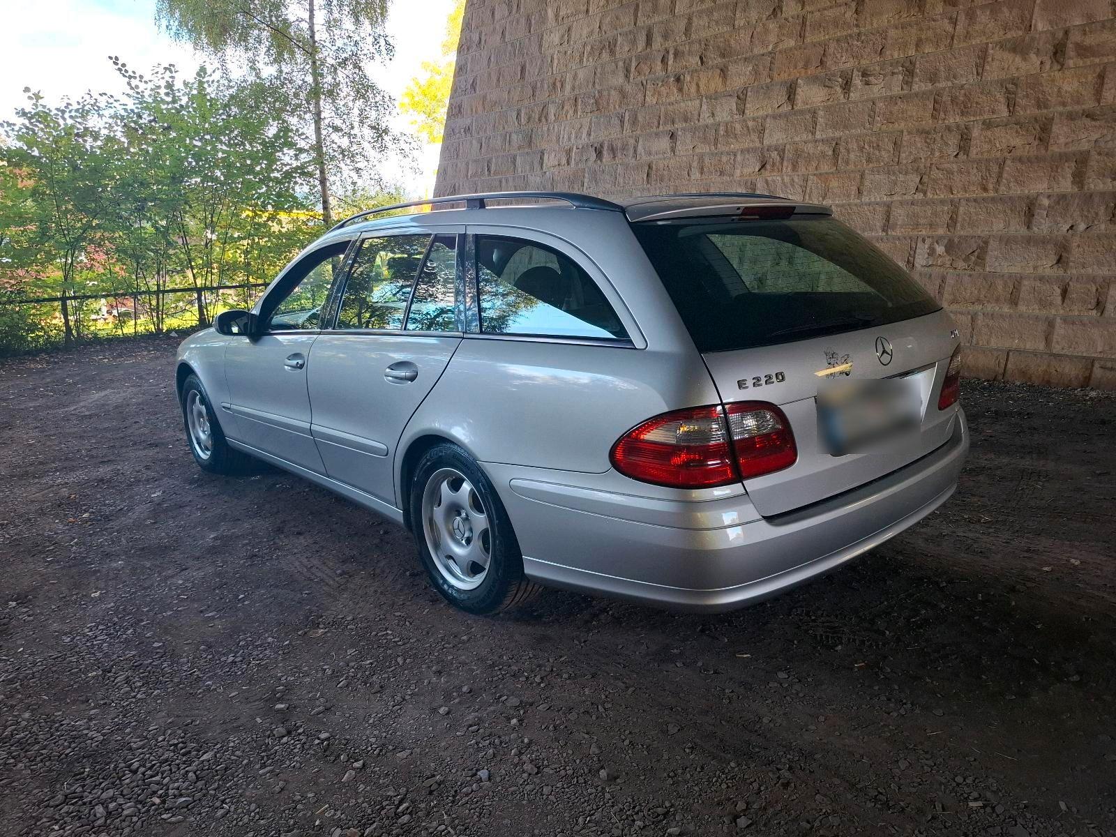 Mercedes-Benz E220 2004 — photo 7