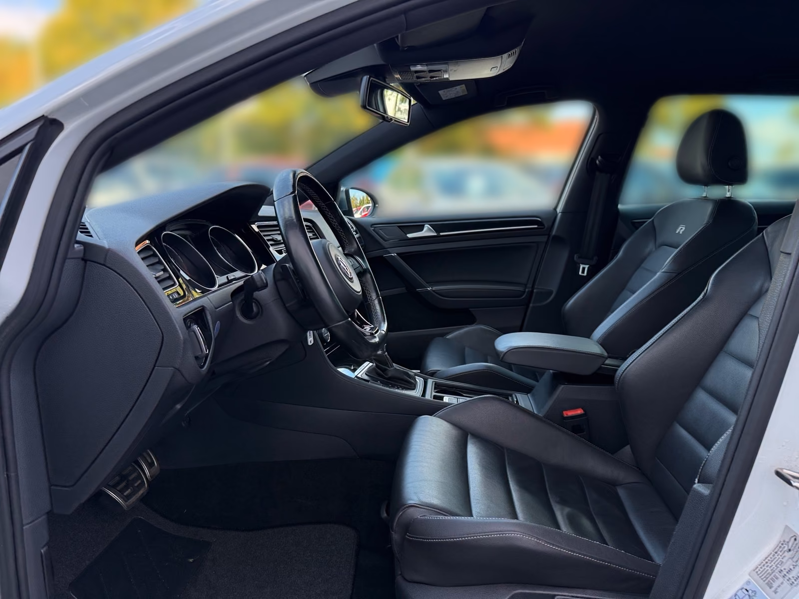 Volkswagen Golf VII 2.0 R BMT 4Motion Xenon Leder PDC Navi