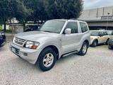 Mitsubishi MITSUBISHI PAJERO - 2.5 TDI - SOLO 90 000 KM - silberne Mitsubishi Pajero