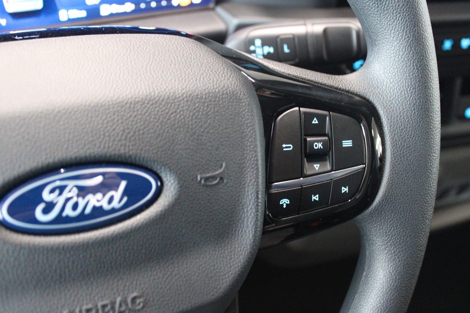 Fahrzeugabbildung Ford Transit Custom TREND PHEV L1 LED CAM Technologie