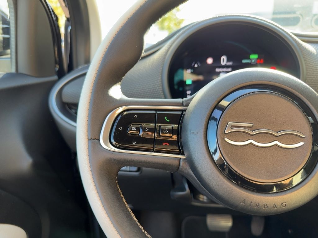 Fahrzeugabbildung Fiat 500 CABRIO LA PRIMA RÜCKFAHRKAMERA TOTWINKELASS