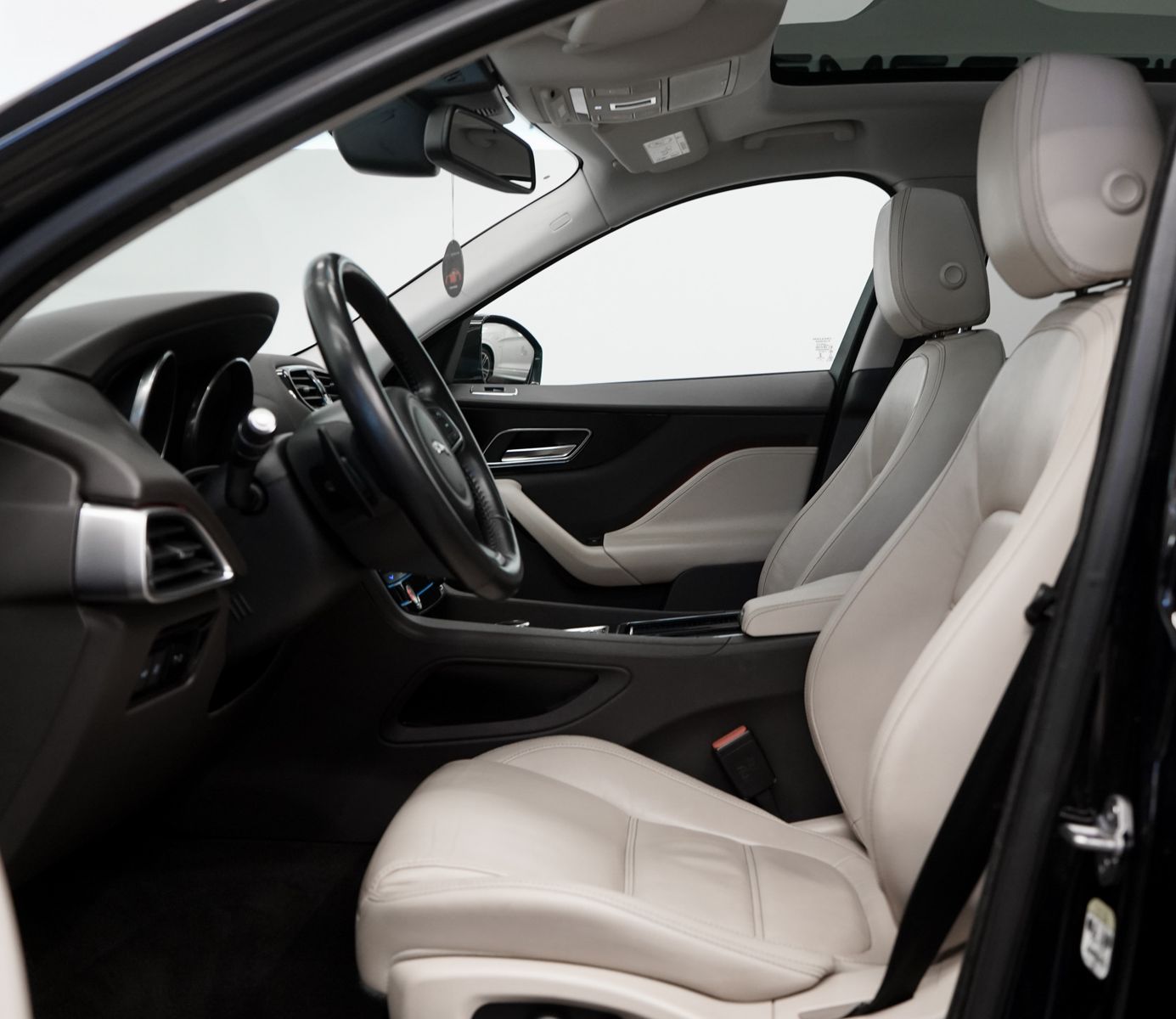Jaguar F Pace