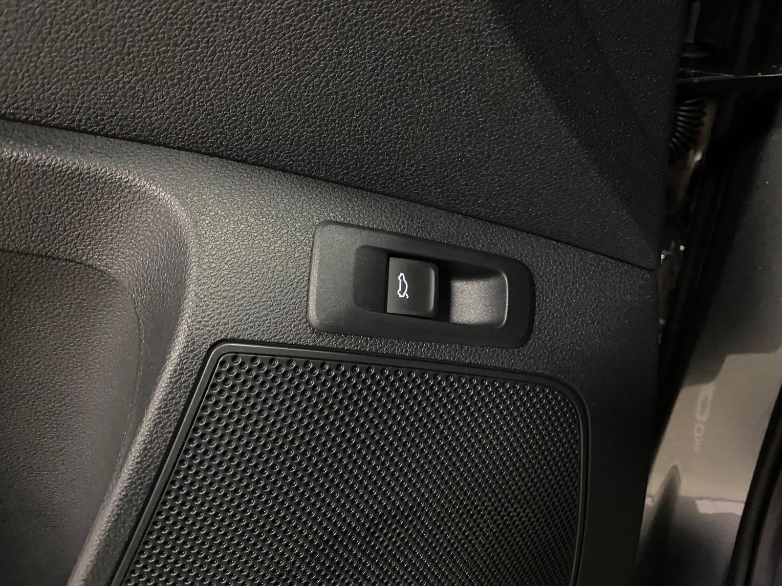 Fahrzeugabbildung SKODA Karoq 1.5 TSI SPORTLINE+5J GA+MATRIX+ACC+360+AHK