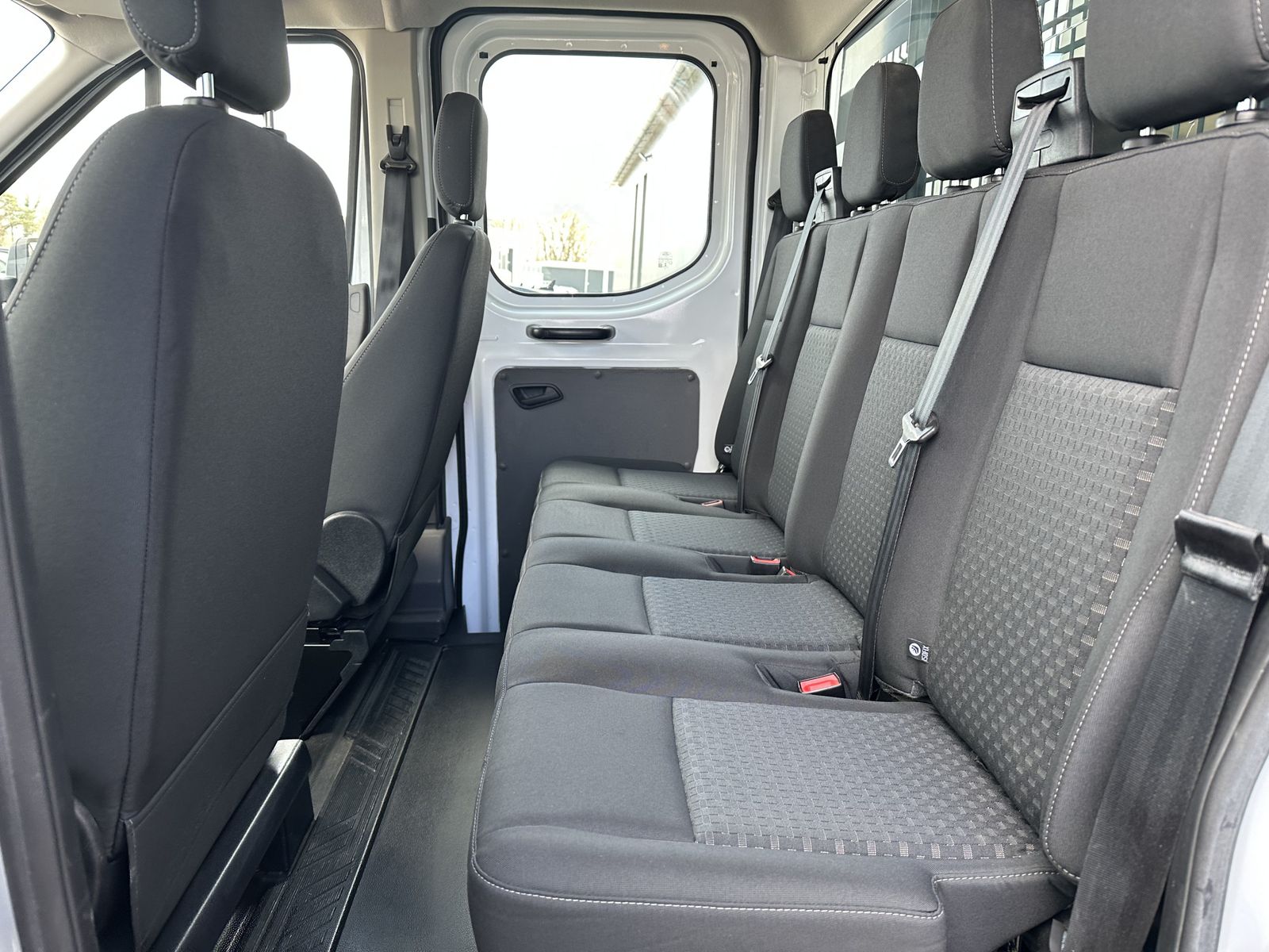 Fahrzeugabbildung Ford Transit 350 L3 DoKa NAV+AHK+CARPLAY+DAB+TEMPOMAT