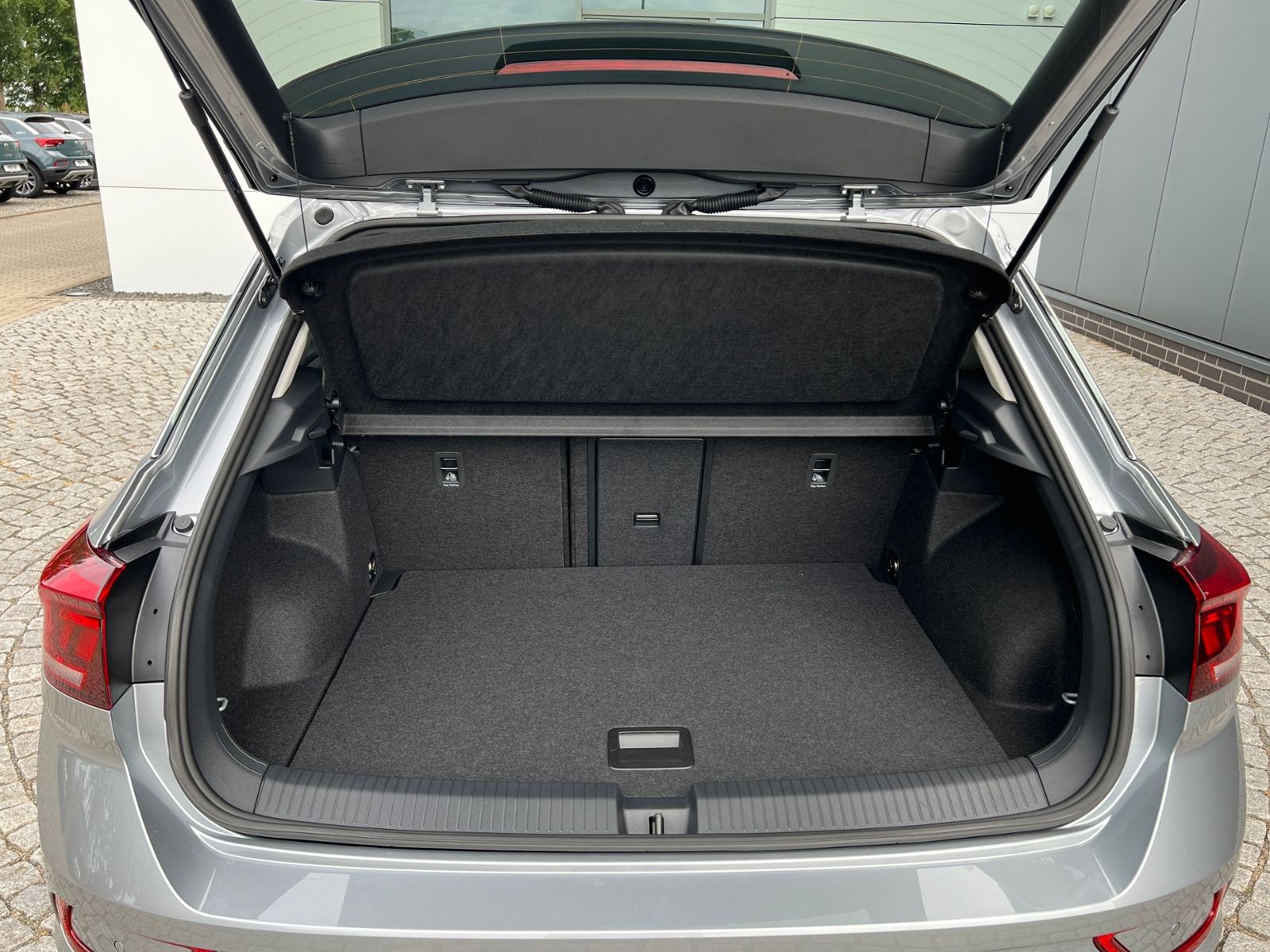 Fahrzeugabbildung Volkswagen T-Roc Life 1.0 TSI *LED, ACC, Kamera, 17''-LM*