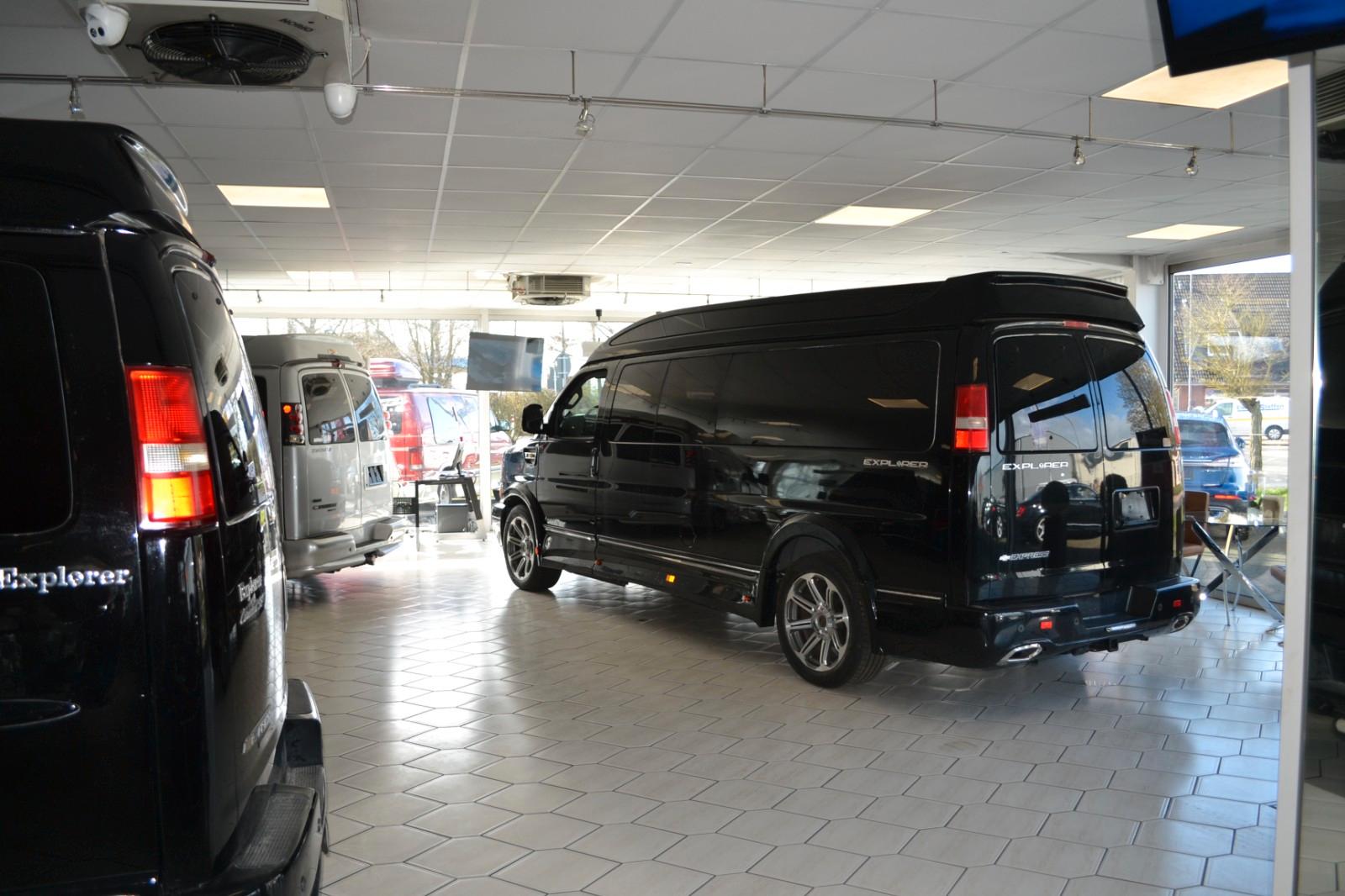 Chevrolet Express 2500- 6,0 V8 Explorer Limited.9 Sitze