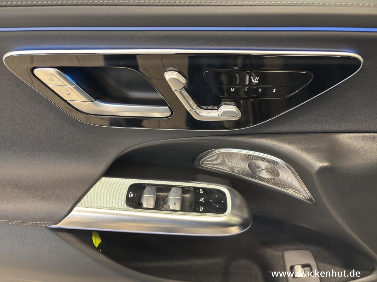 Mercedes-Benz E 220 d T AMG LINE ADVANCED PLUS AHK+DISTR+BURME