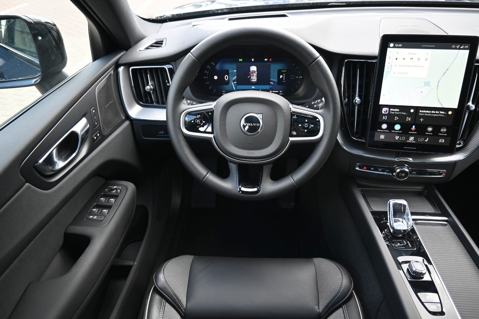 Fahrzeugabbildung Volvo XC60 T8 RC AWD Plus Black Edition*360*Facelift