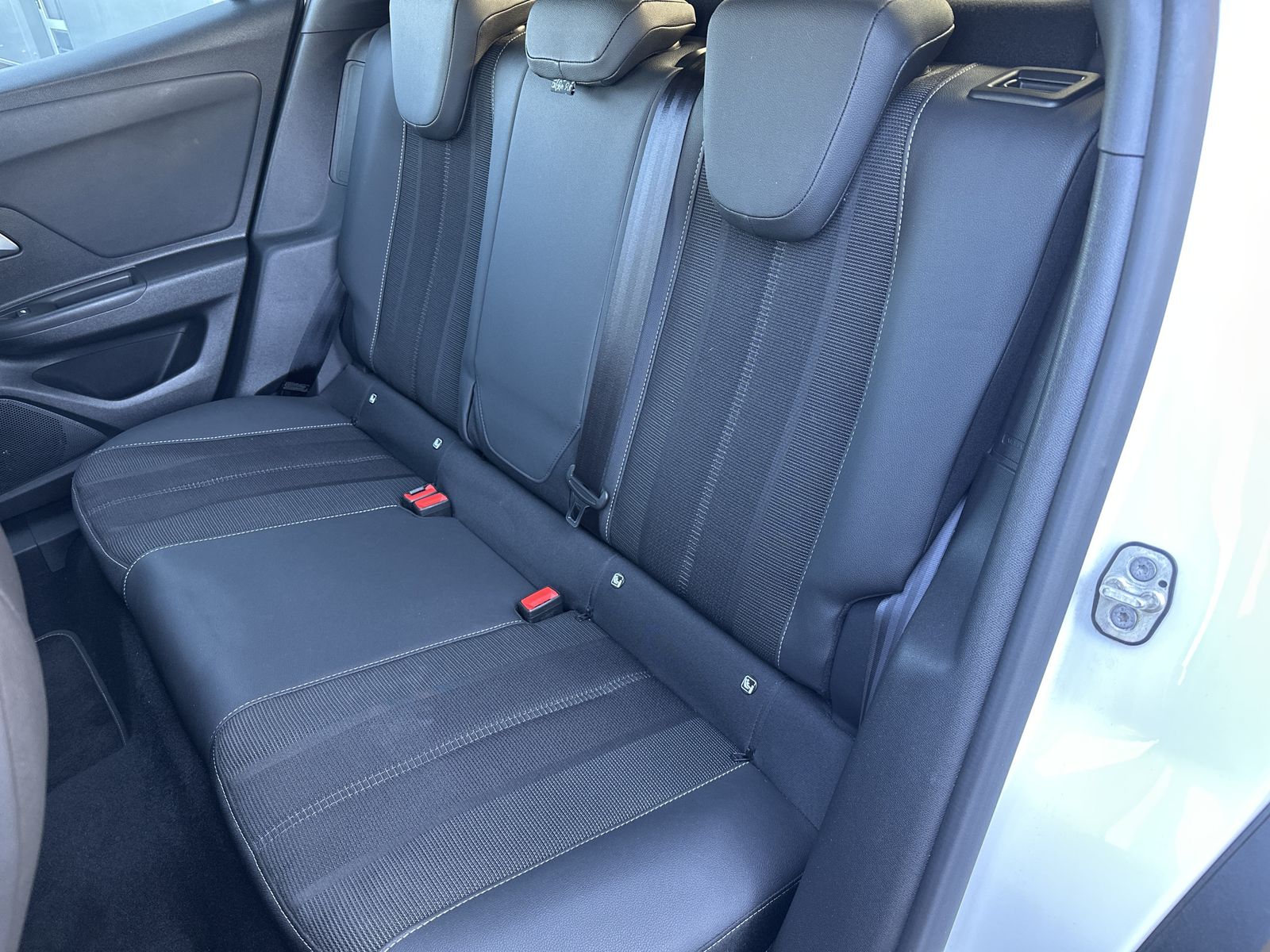 Fahrzeugabbildung Opel Mokka-e Elegance NAV+LED+ACC+KAM+SHZ+VCOCK+TOTW