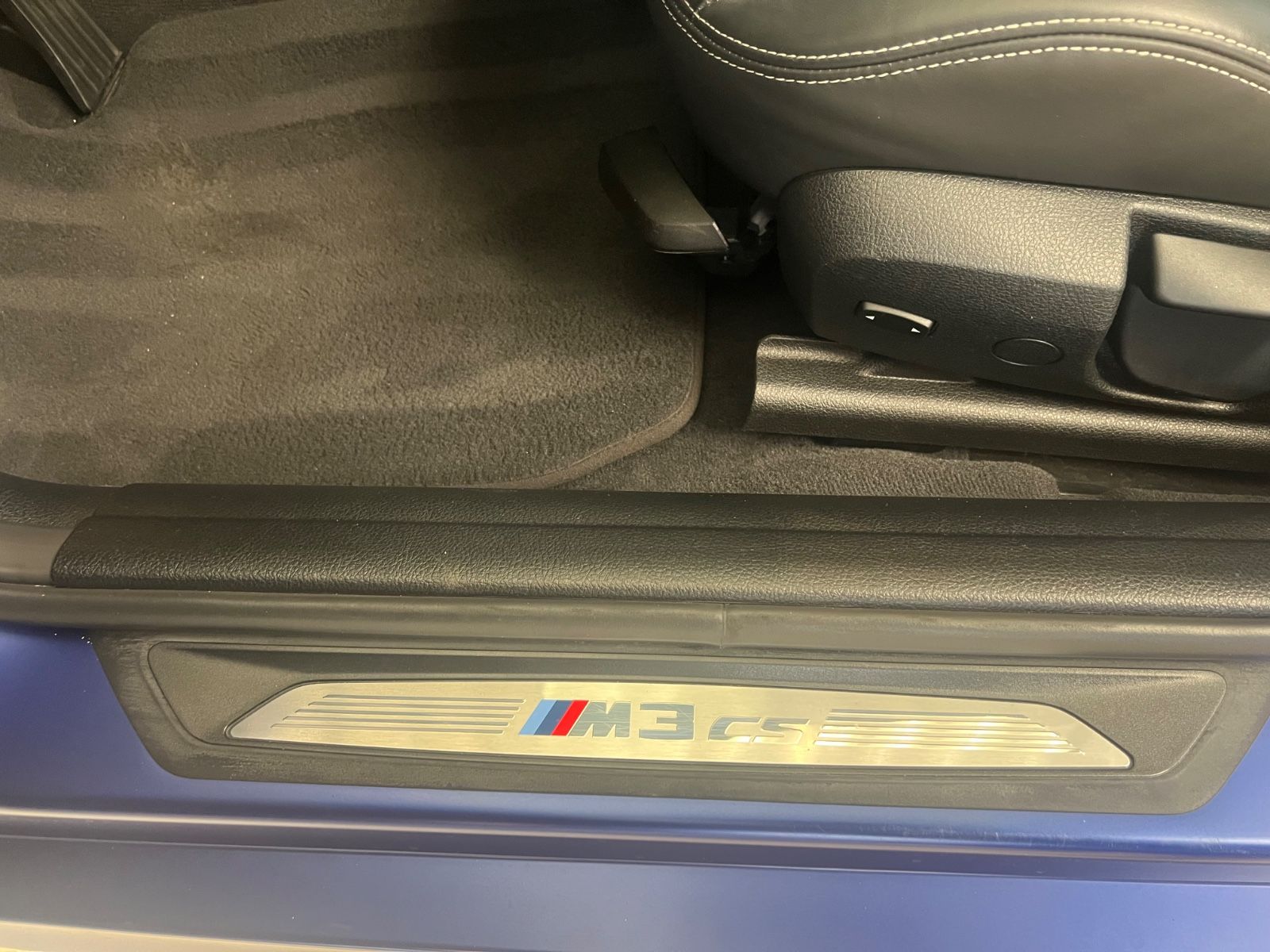 Fahrzeugabbildung BMW M3 CS F80 1of1200 *FROZEN DARK BLUE*DEUTSCH*